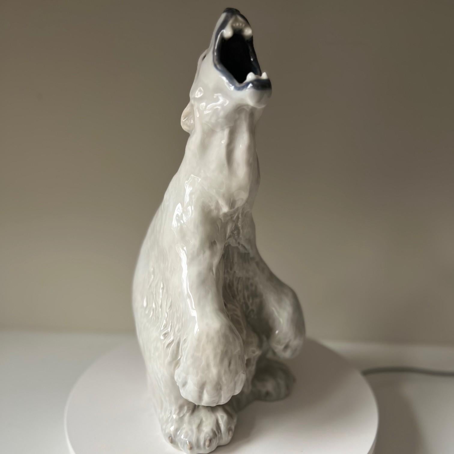 Bauhaus Orso polare ruggente del 1920 n. 502 di C.F. Liisberg di Royal Copenhagen in vendita