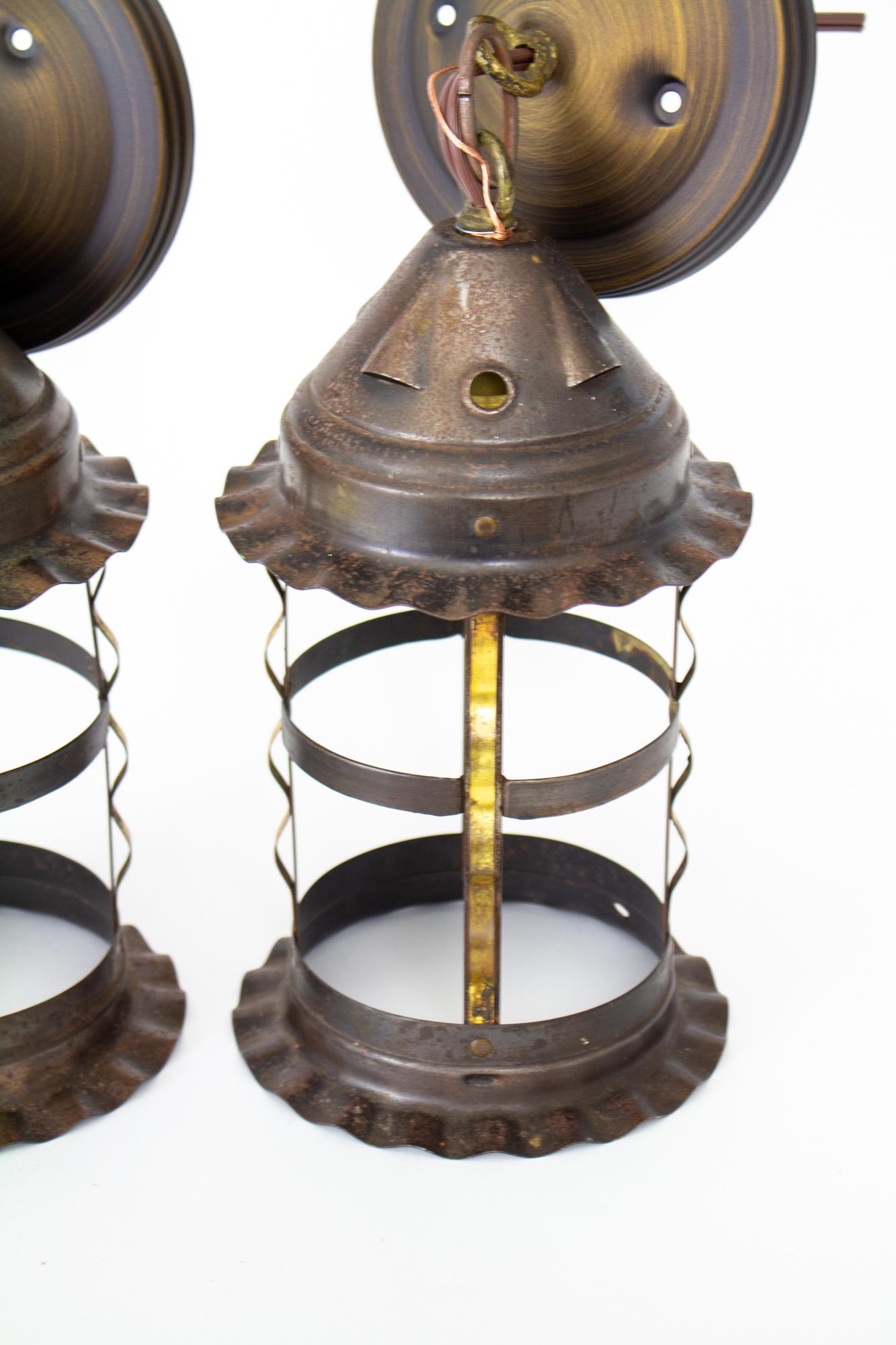 American Craftsman 1920s Round Metal Lanterns, a Pair For Sale