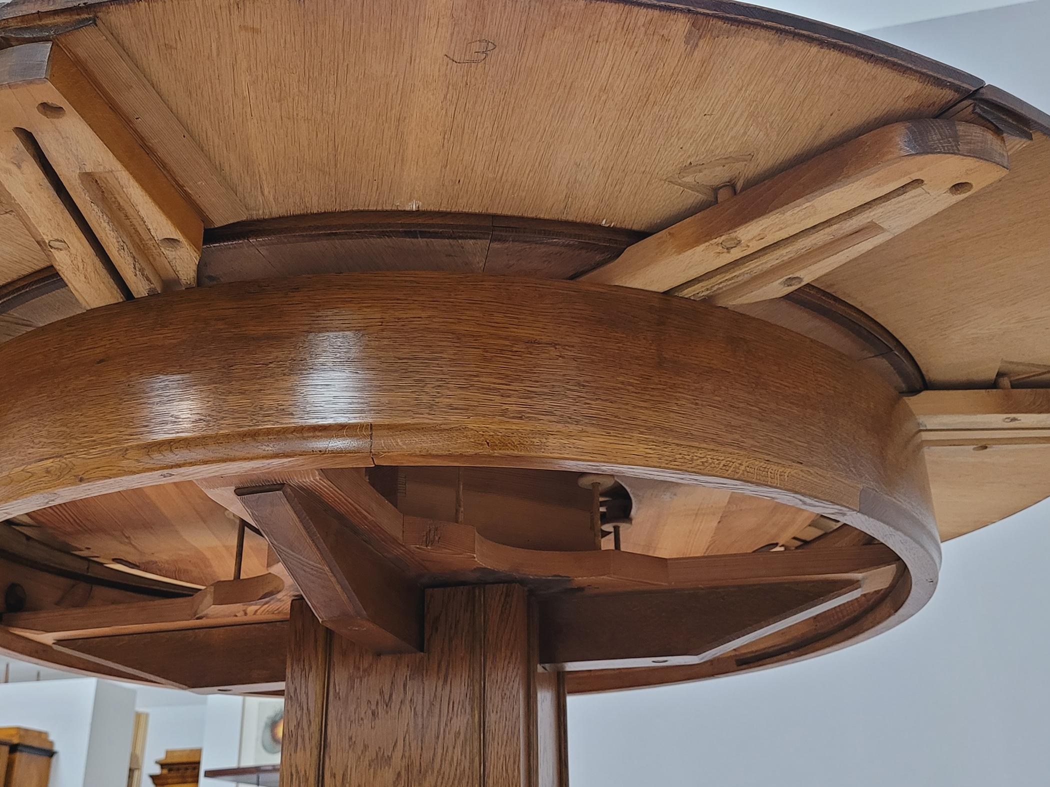 German 1920s Round Table with Special Mechanism, Rare Ability to Increase Its Diameter
