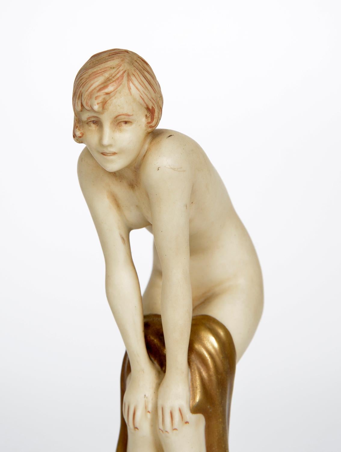 1920s Royal Dux Art Deco Flapper Nude Porcelain Figurine Elly Strobach mod. 3332 In Good Condition For Sale In Sherborne, Dorset