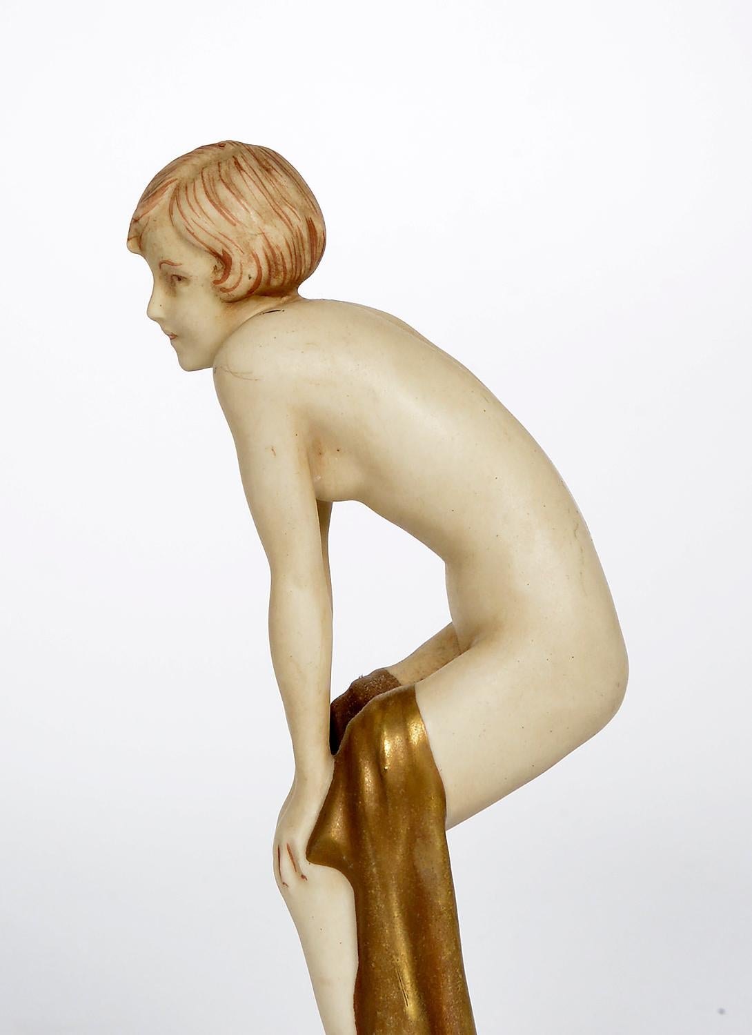 Early 20th Century 1920s Royal Dux Art Deco Flapper Nude Porcelain Figurine Elly Strobach mod. 3332 For Sale