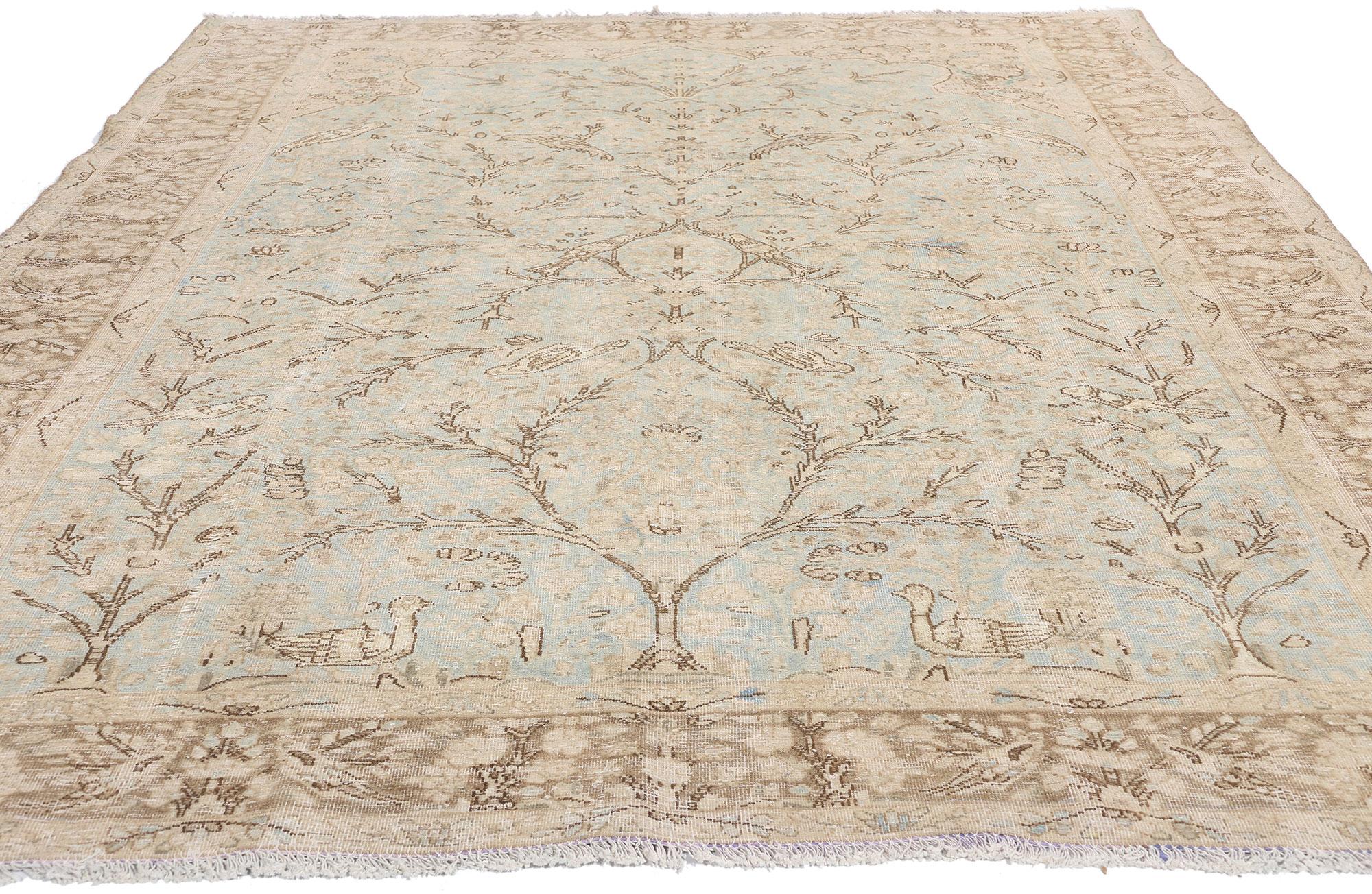 Bohème Tapis de jardin persan Tabriz pictural chic et rustique des années 1920 avec Mihrab Niche en vente
