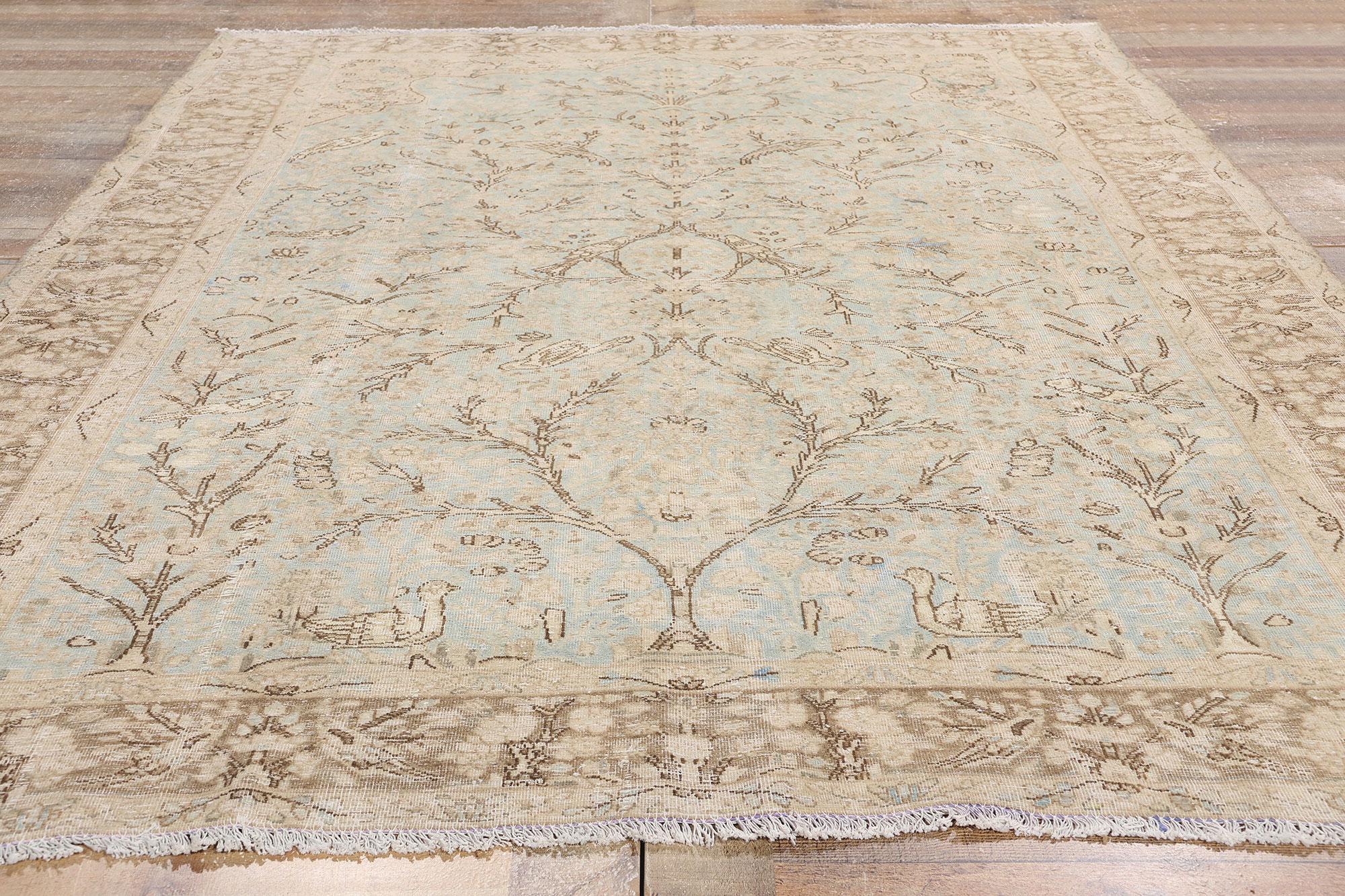 Laine Tapis de jardin persan Tabriz pictural chic et rustique des années 1920 avec Mihrab Niche en vente