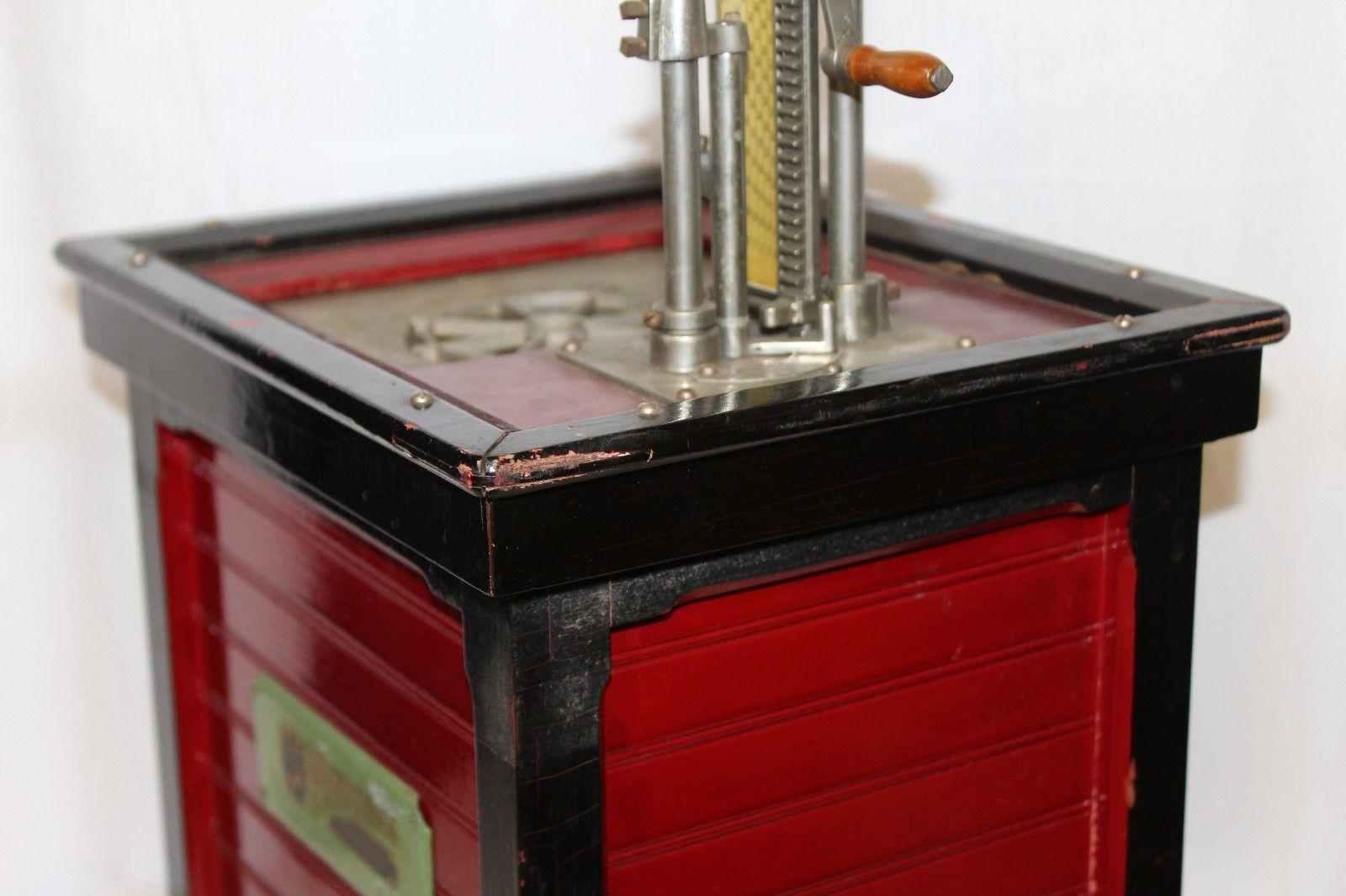 1920s Salesman Sample National Store Supply Oil Pump Dispenser In Good Condition For Sale In Orange, CA