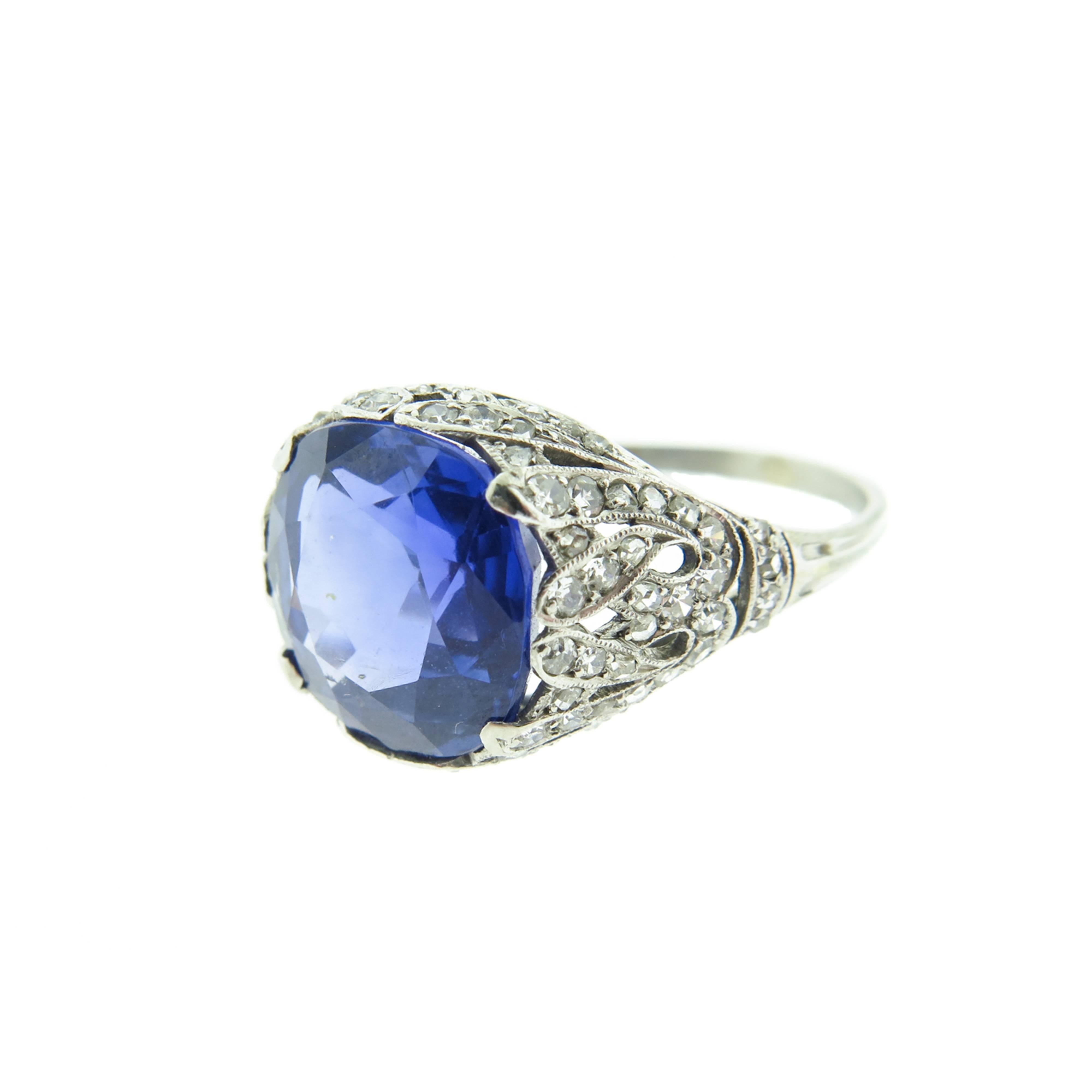 1920s Sapphire Diamond  filigree Platinum Ring In Excellent Condition In Greenwich, CT