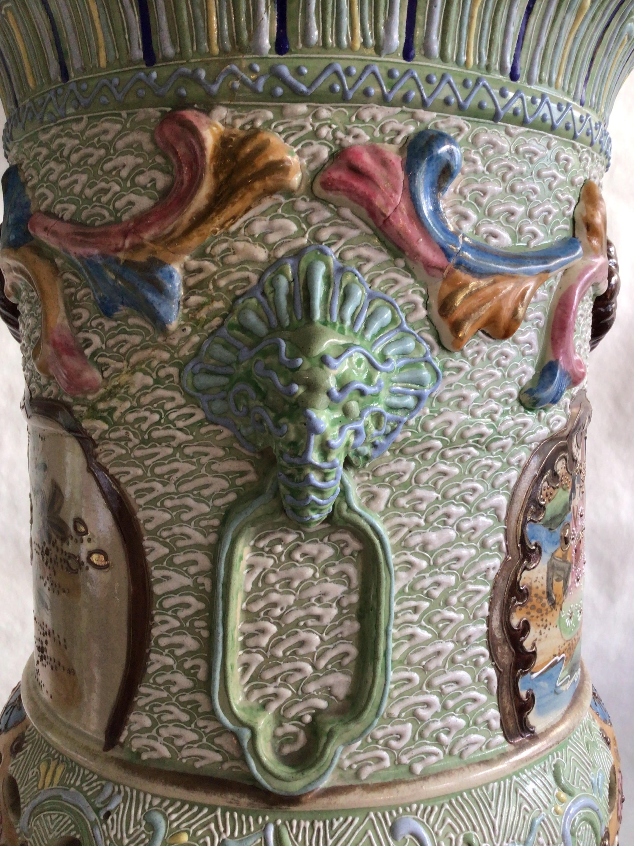 1920er Jahre Satsuma Stil keramischen Umbrella Stand mit gemalten und erhabenen Motiven im Angebot 2