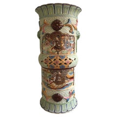 Stand d'Umbrella en céramique de style Satsuma des années 1920 avec motifs peints et en relief