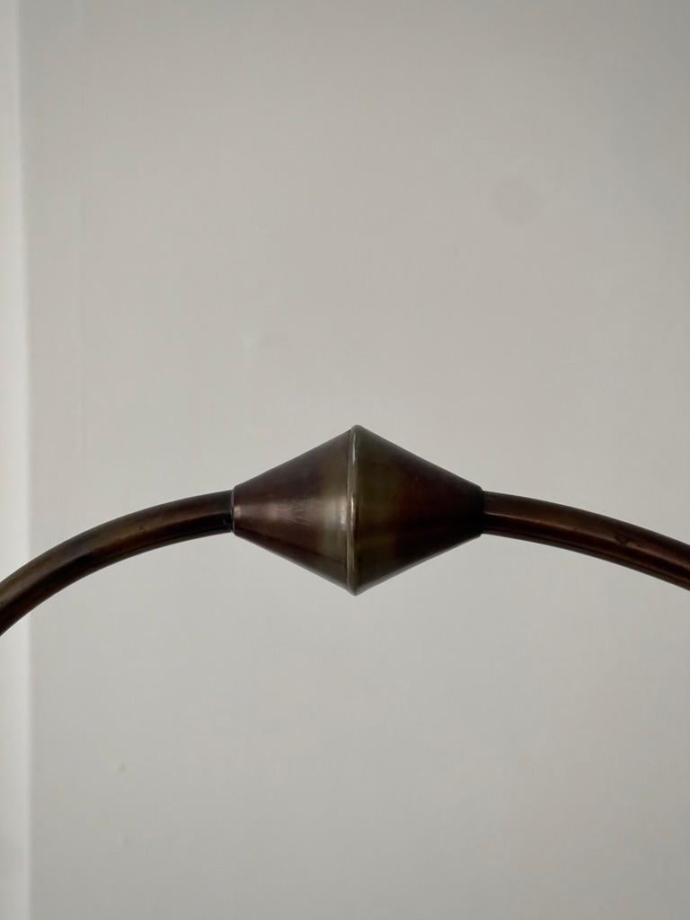 Lámpara de pie art decó escandinava de los años 20, de bronce patinado, con pantalla de lino nueva. siglo XX en venta