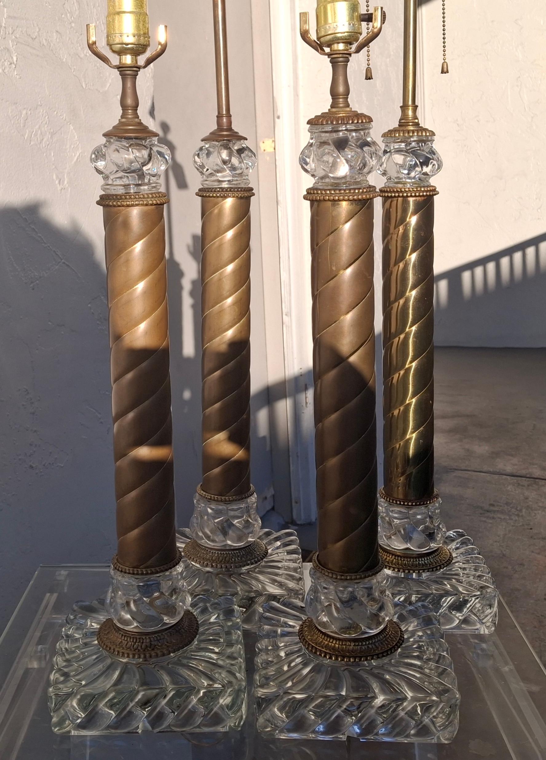 Francese 1920s Set of 4 French Regency Baccarat Columnar Crystal Brass Swirl Table Lamps in vendita