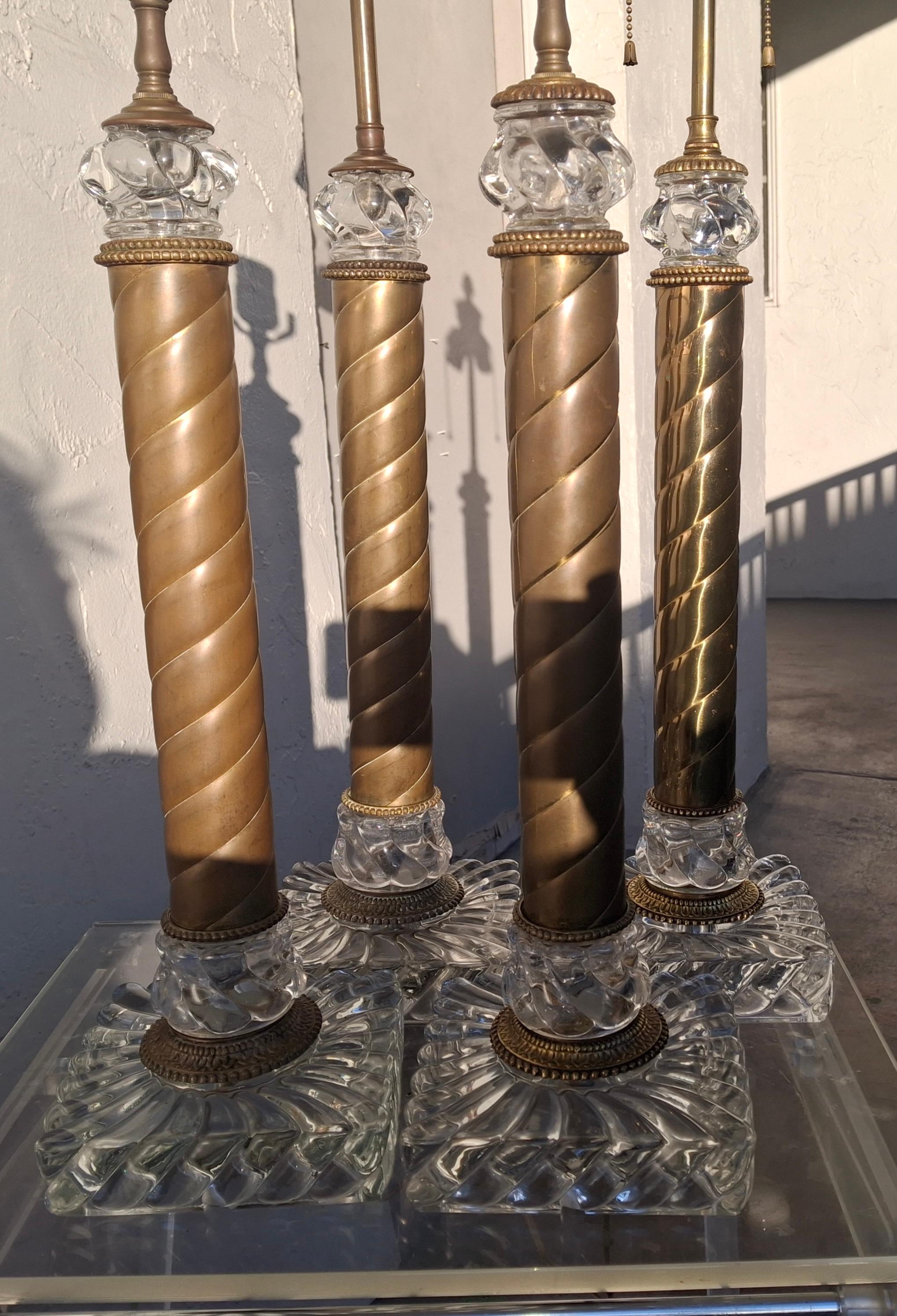 Inizio XX secolo 1920s Set of 4 French Regency Baccarat Columnar Crystal Brass Swirl Table Lamps in vendita