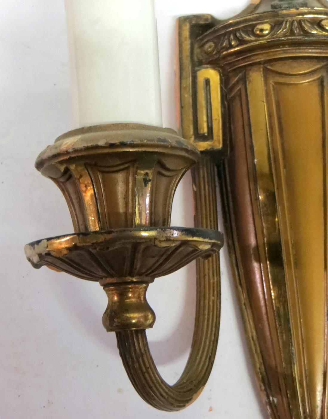 1920s Set of 4 Neoclassical Two-Arm Brass Decorative Wall Sconces In Good Condition In New York, NY