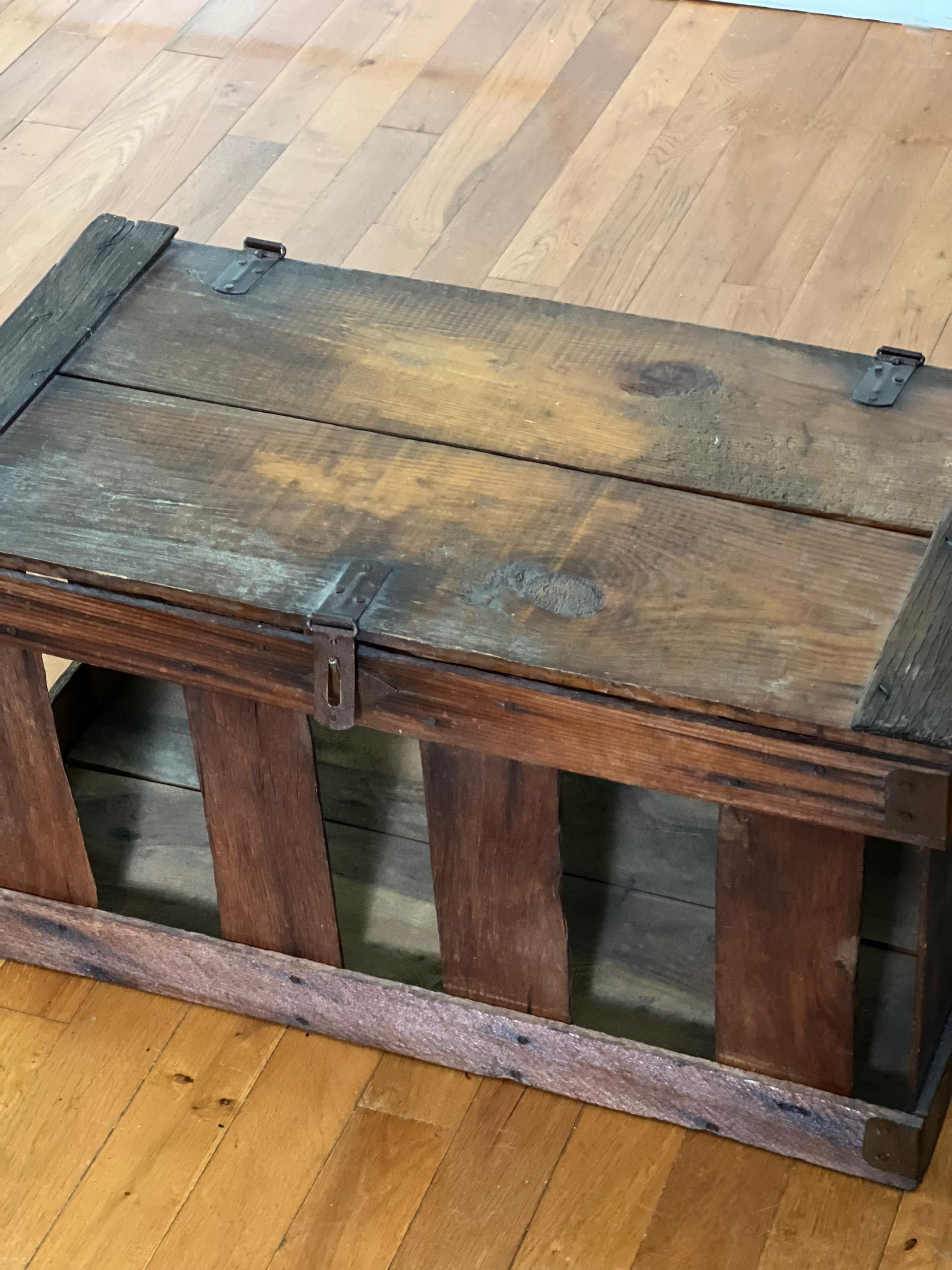 Conjunto de tres cajas de criadero de pollos Kerr de los años 20 en venta 1