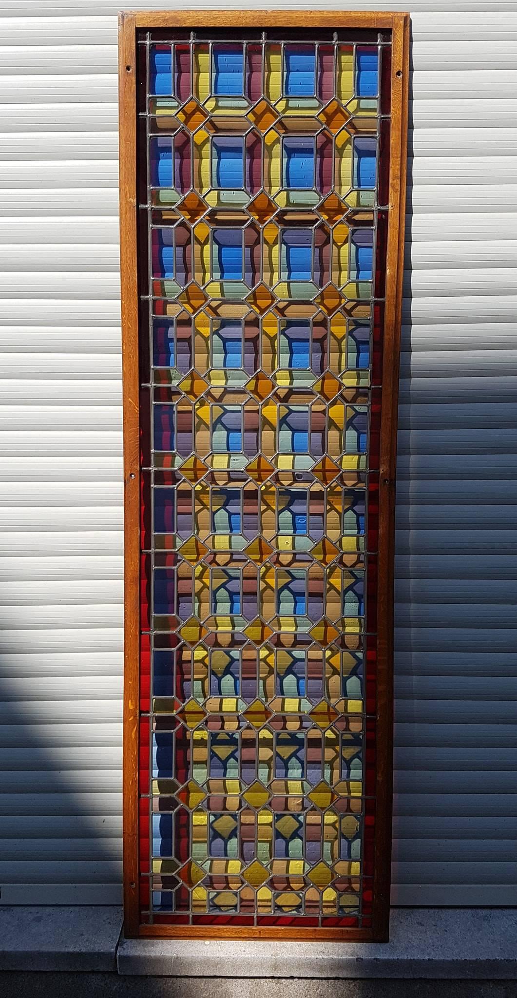 Eine von zwei mehrfarbigen Glasmalerei-Fensterscheiben (Belgisch)