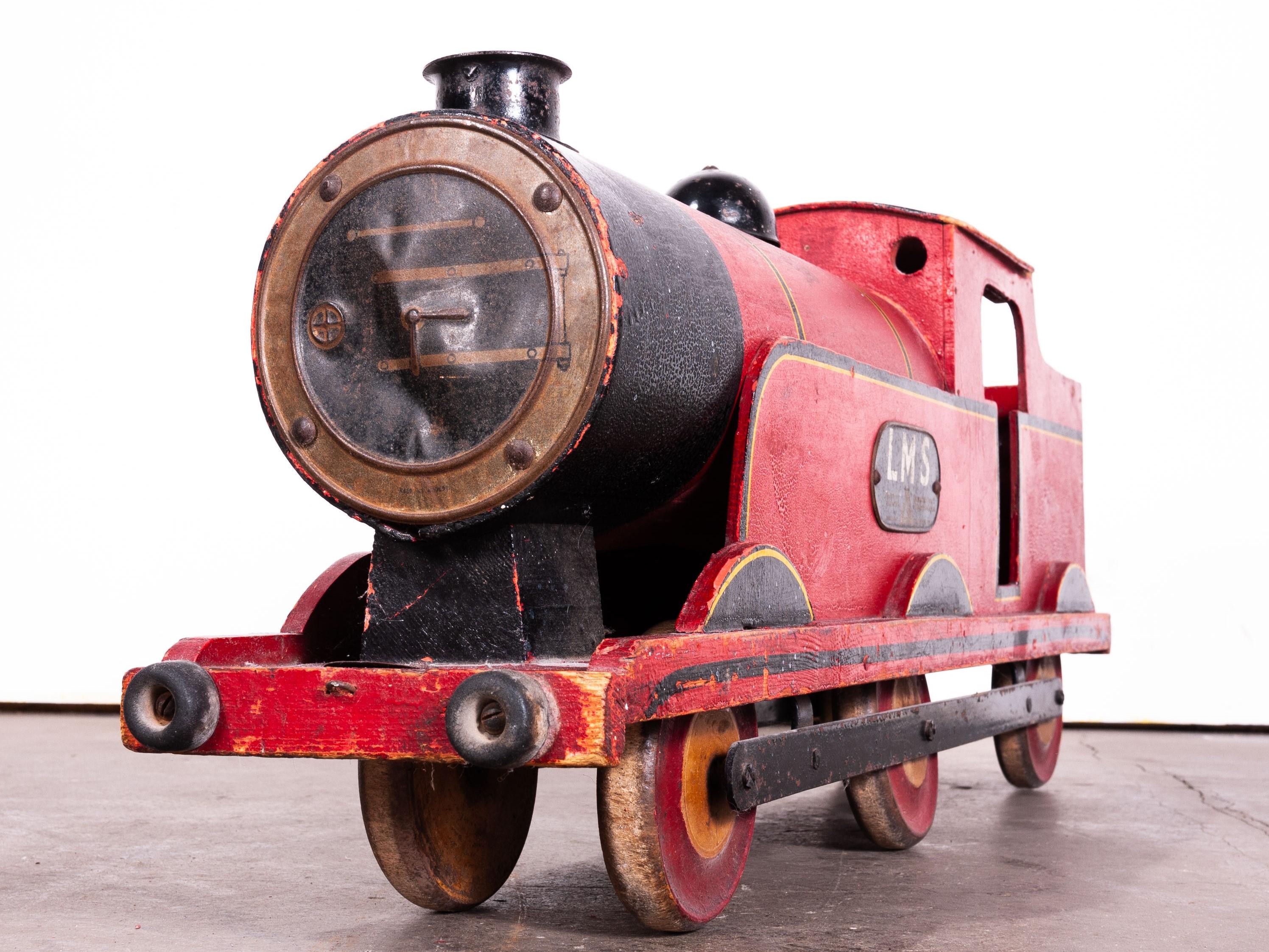 1920s Shop Window Display Steam Train and Rolling Stock, Lines Brothers In Good Condition In Hook, Hampshire