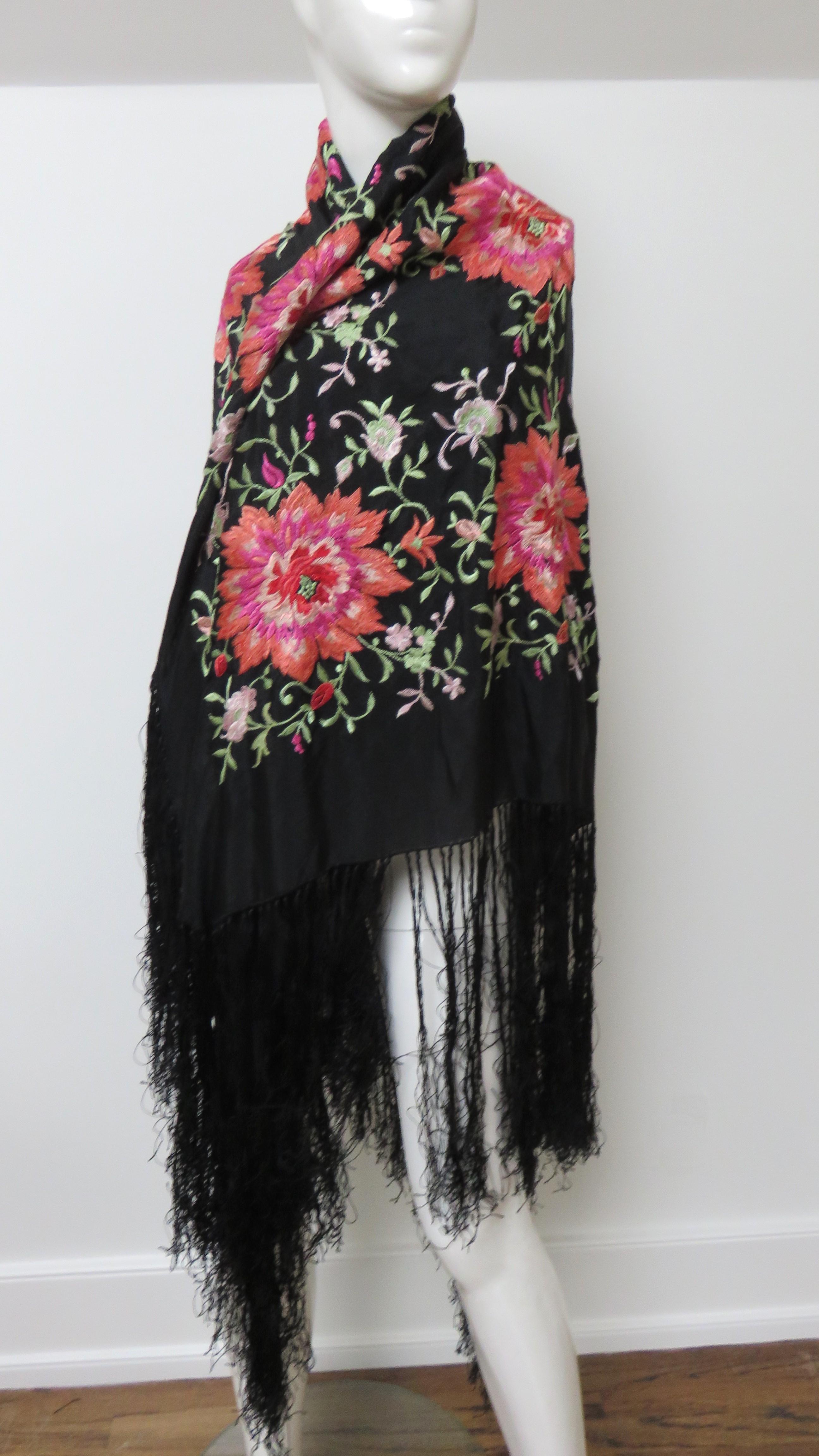 1920s Silk Embroidered Piano Shawl In Good Condition For Sale In Water Mill, NY