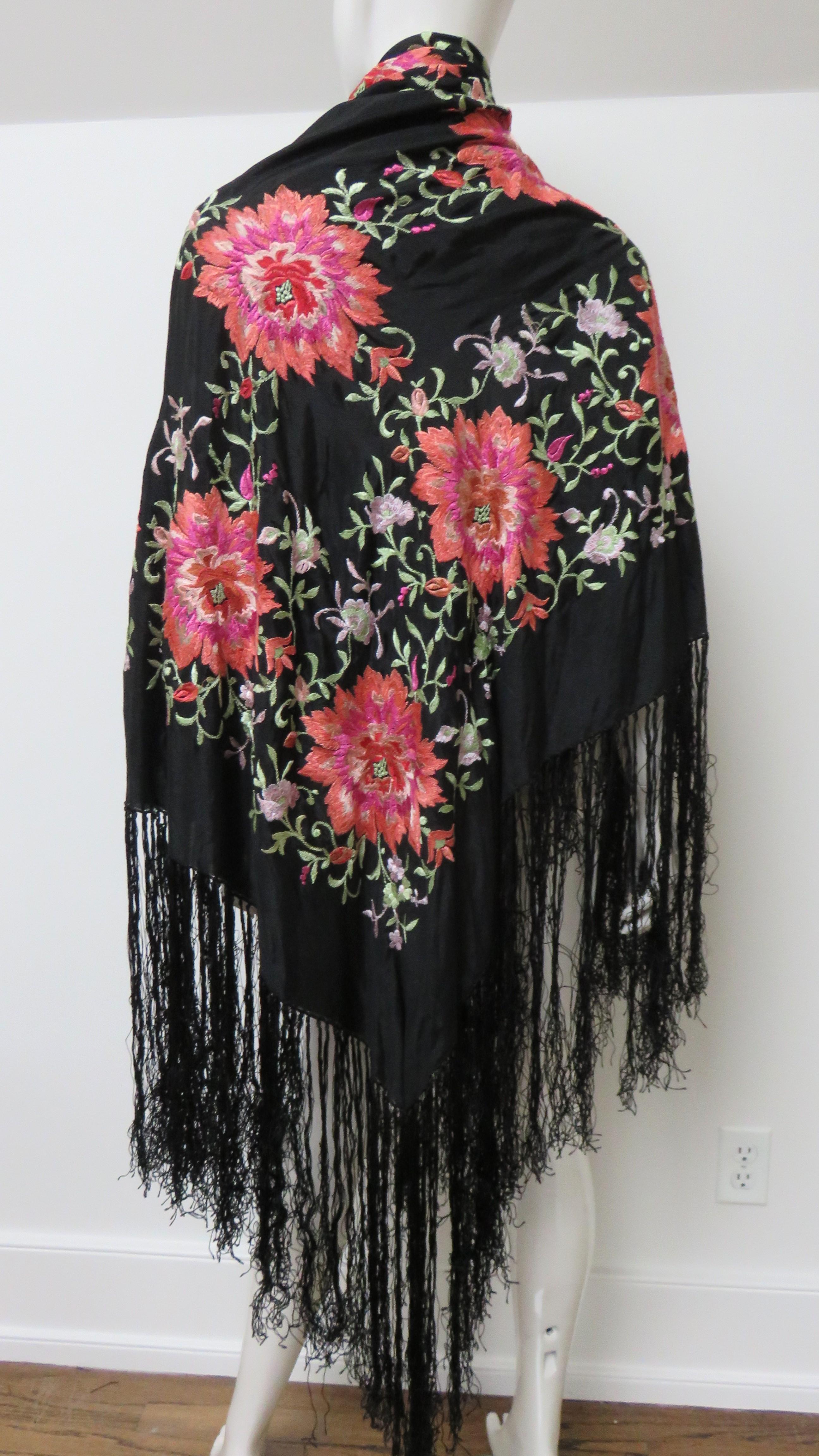 1920s Silk Embroidered Piano Shawl For Sale 3