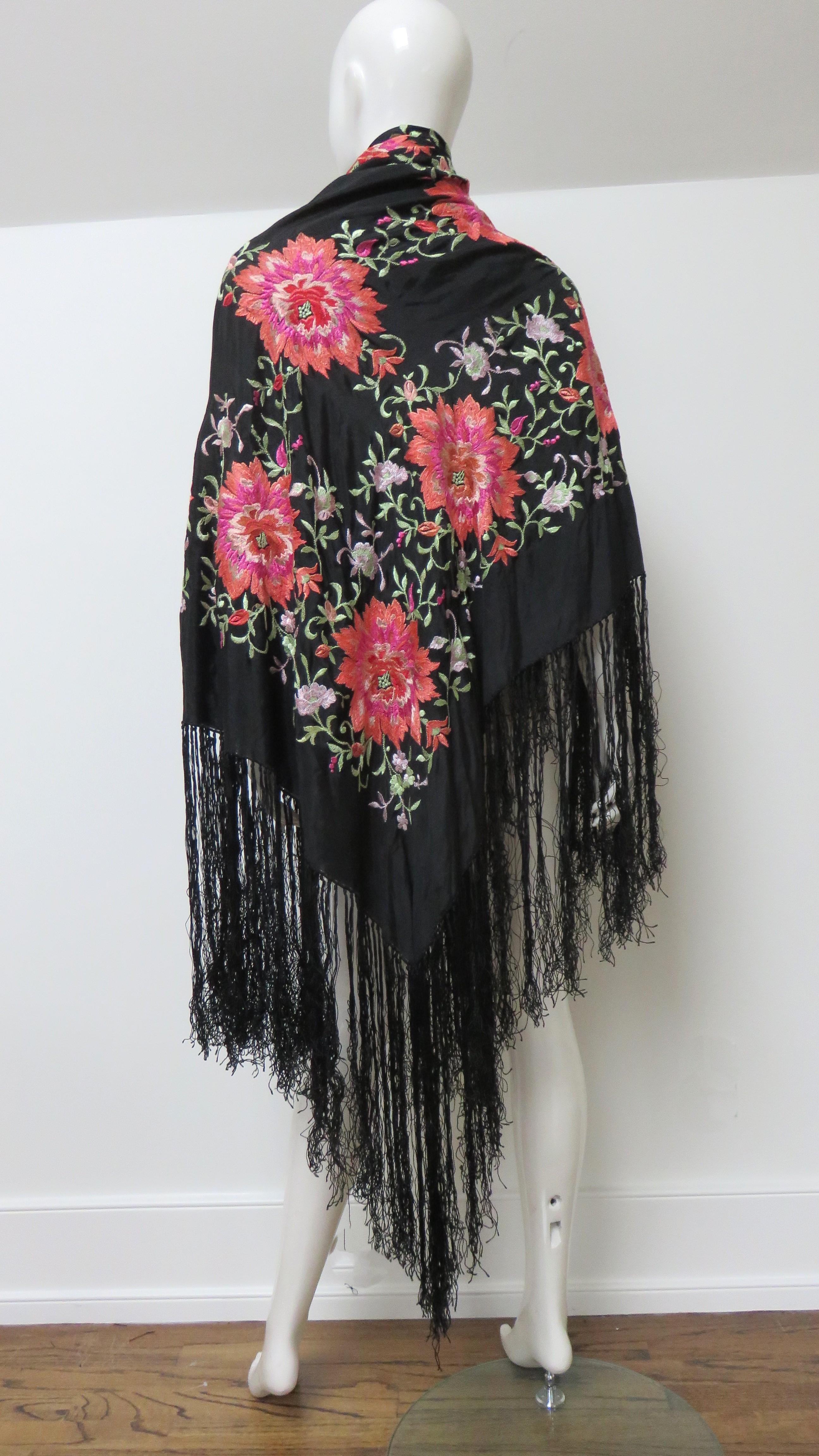 1920s Silk Embroidered Piano Shawl For Sale 4