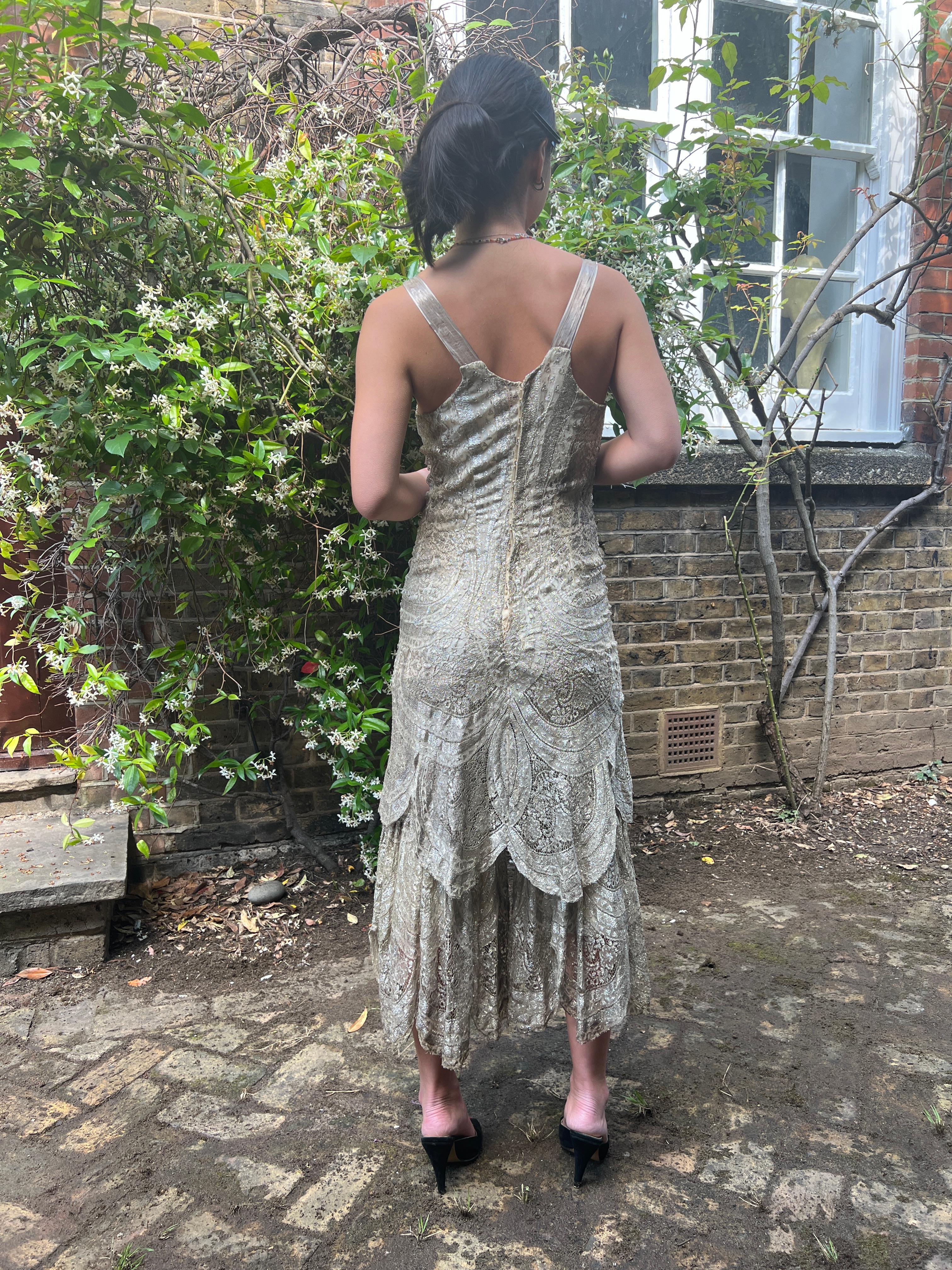 Abito culottes Flapper anni '20 con ragnatela d'argento in vendita 2