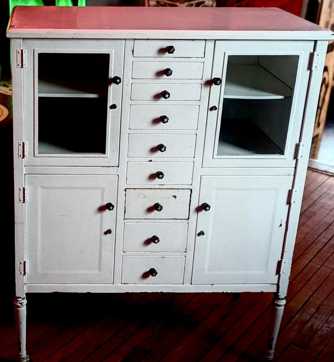 1920s Simmon's Metal Medical Cabinet/ baño. multi-cajón Industrial en venta