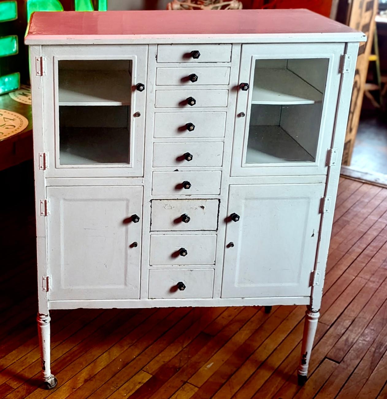 1920s Simmon's Metal Medical Cabinet/ baño. multi-cajón principios del siglo XX en venta