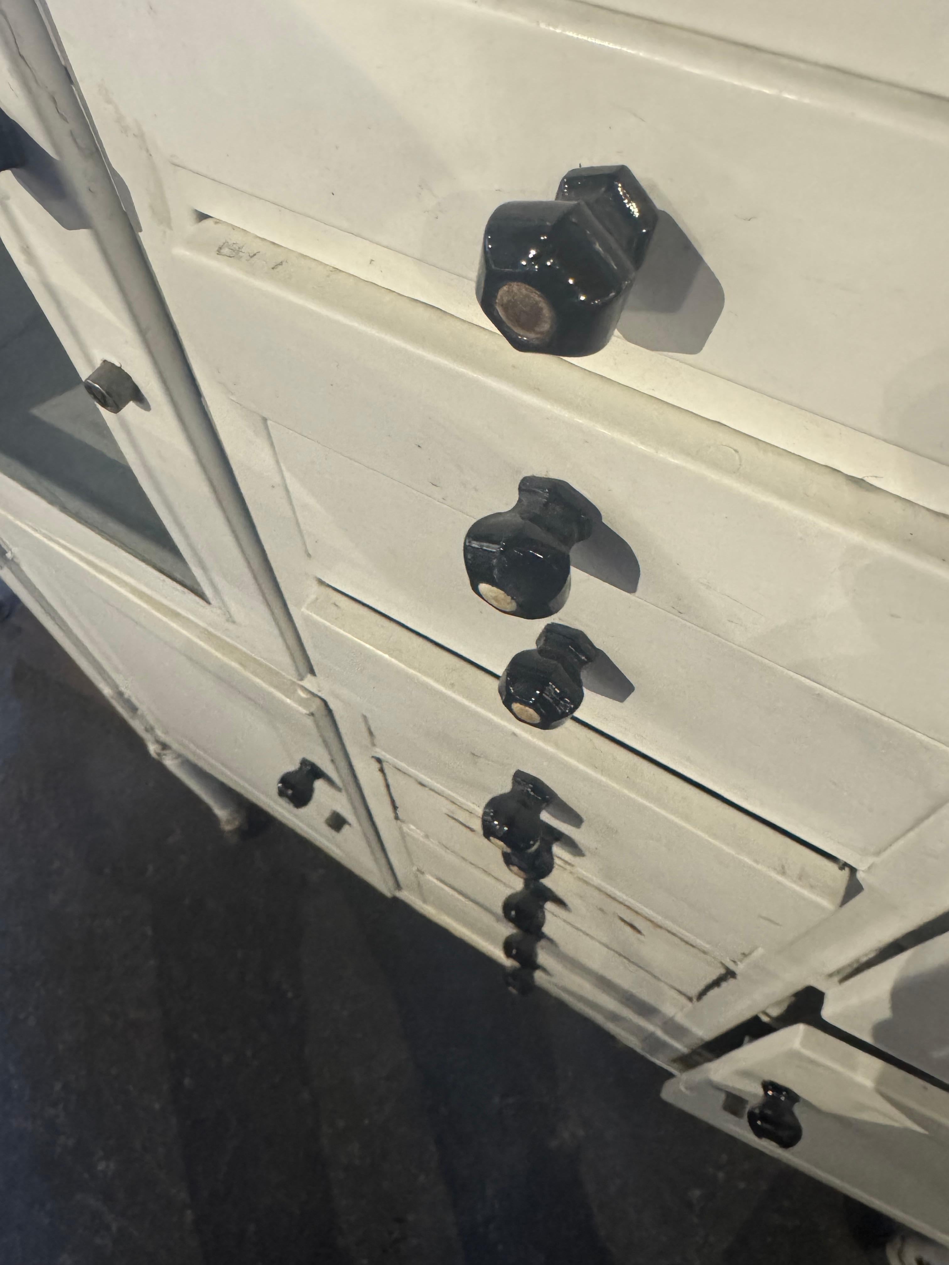 1920s Simmon's Metal Medical Cabinet/ baño. multi-cajón en venta 2