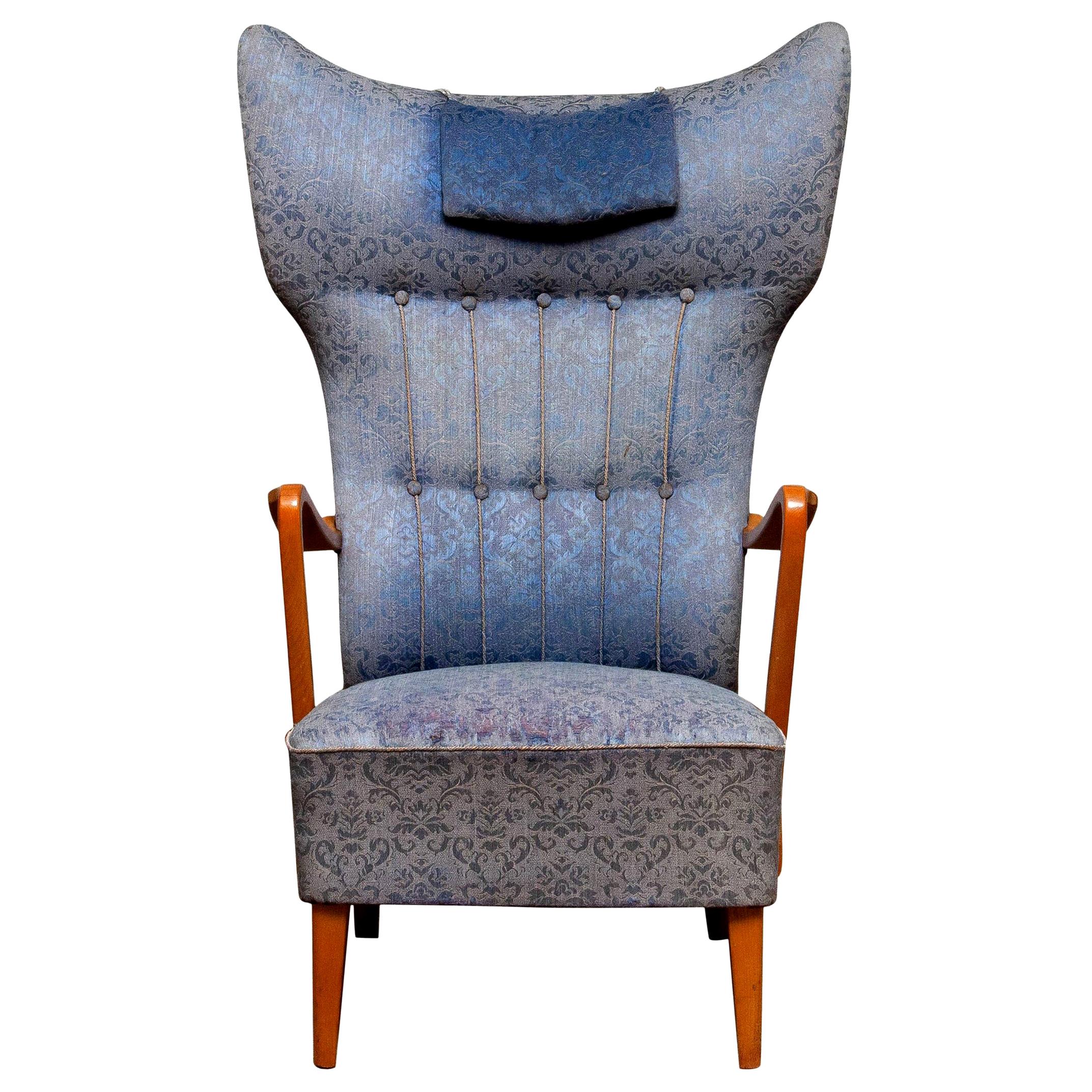 Beautiful extravagant and unique Art Nouveau wingback chair from the 1920s with extra high backrest. Made in Sweden.
The extremely slim and typical Art Nouveau armrests are made of oak in A-1 quality even as the legs.
Springs and bindings are in