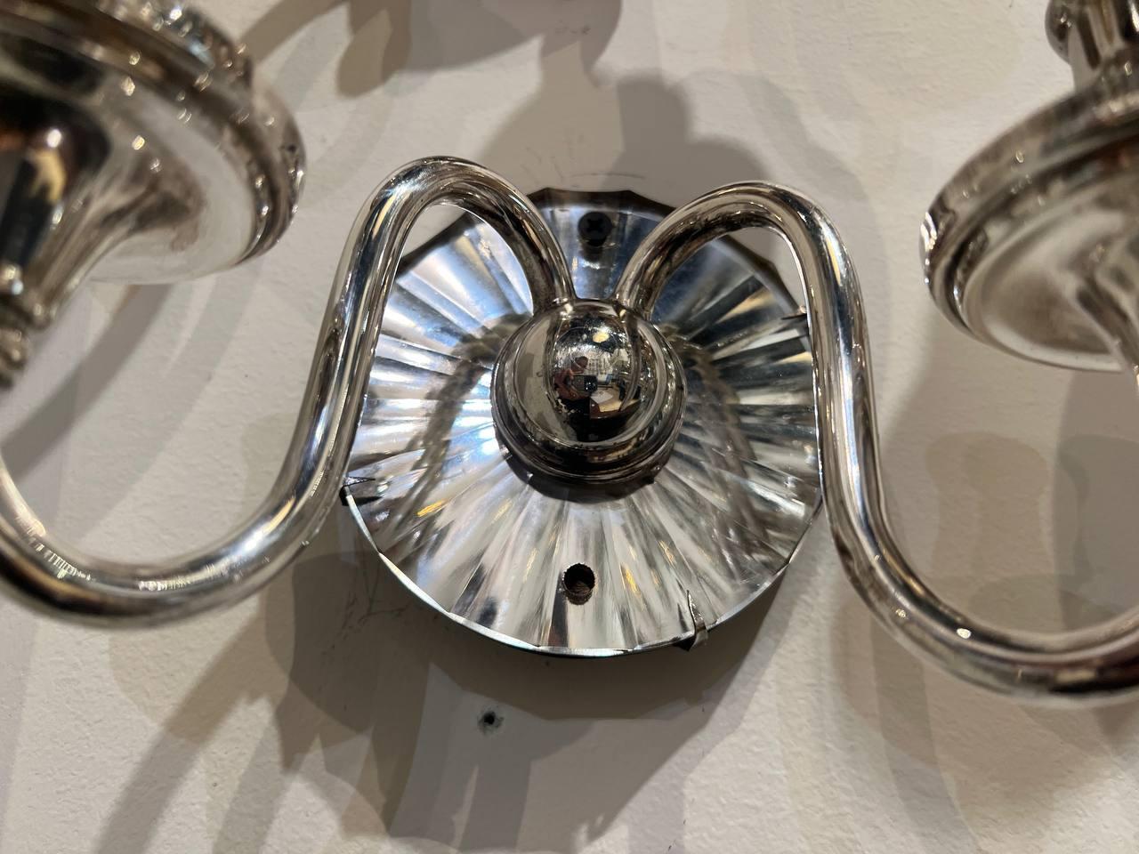 Piccola applique placcata in argento del 1920 con specchio In condizioni buone in vendita a New York, NY