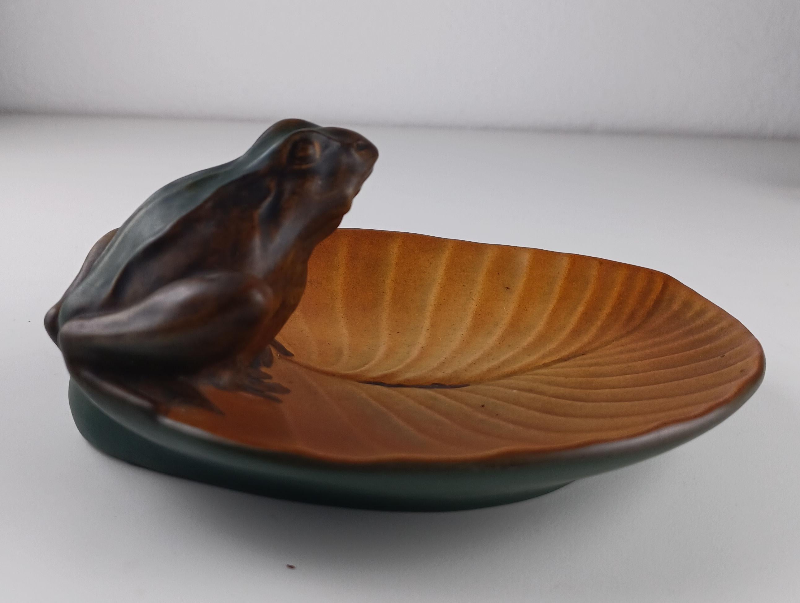 Hand-Crafted 1920's Small Handcrafed Danish Art Nouveau Handcrafted Frog Dish by Ipsens Enke For Sale