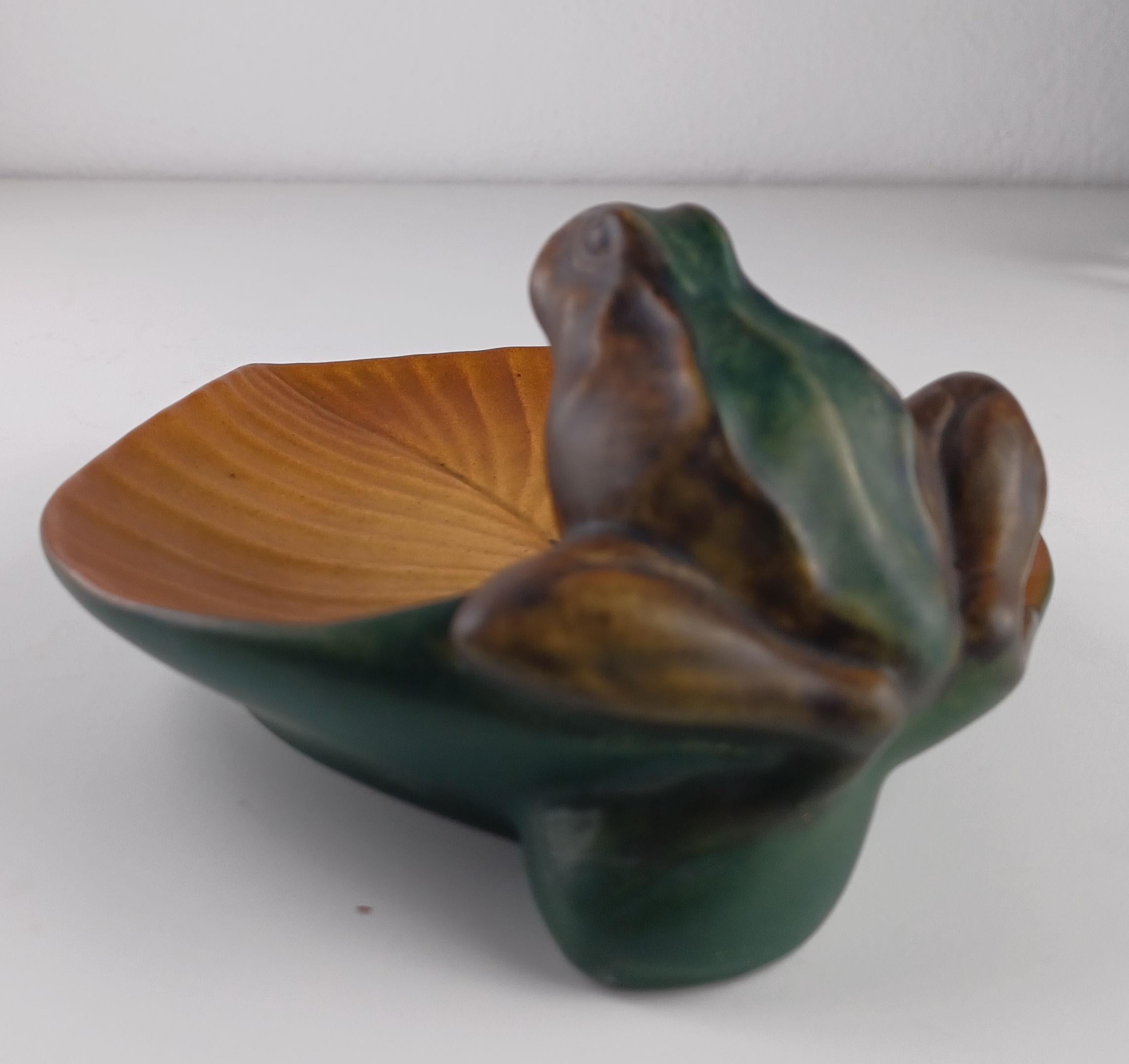 Early 20th Century 1920's Small Handcrafed Danish Art Nouveau Handcrafted Frog Dish by Ipsens Enke For Sale