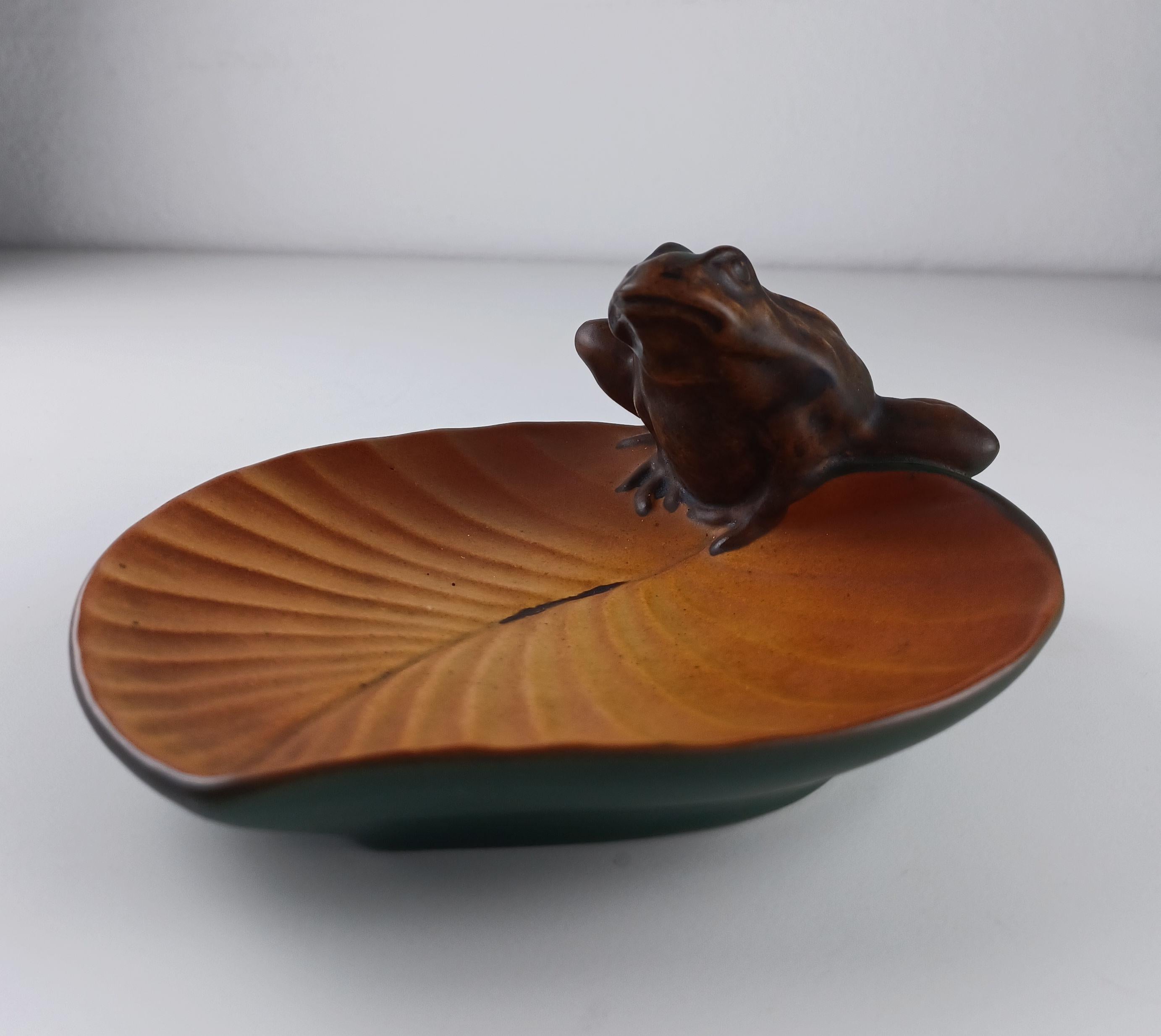 1920's Small Handcrafed Danish Art Nouveau Handcrafted Frog Dish by Ipsens Enke For Sale 1