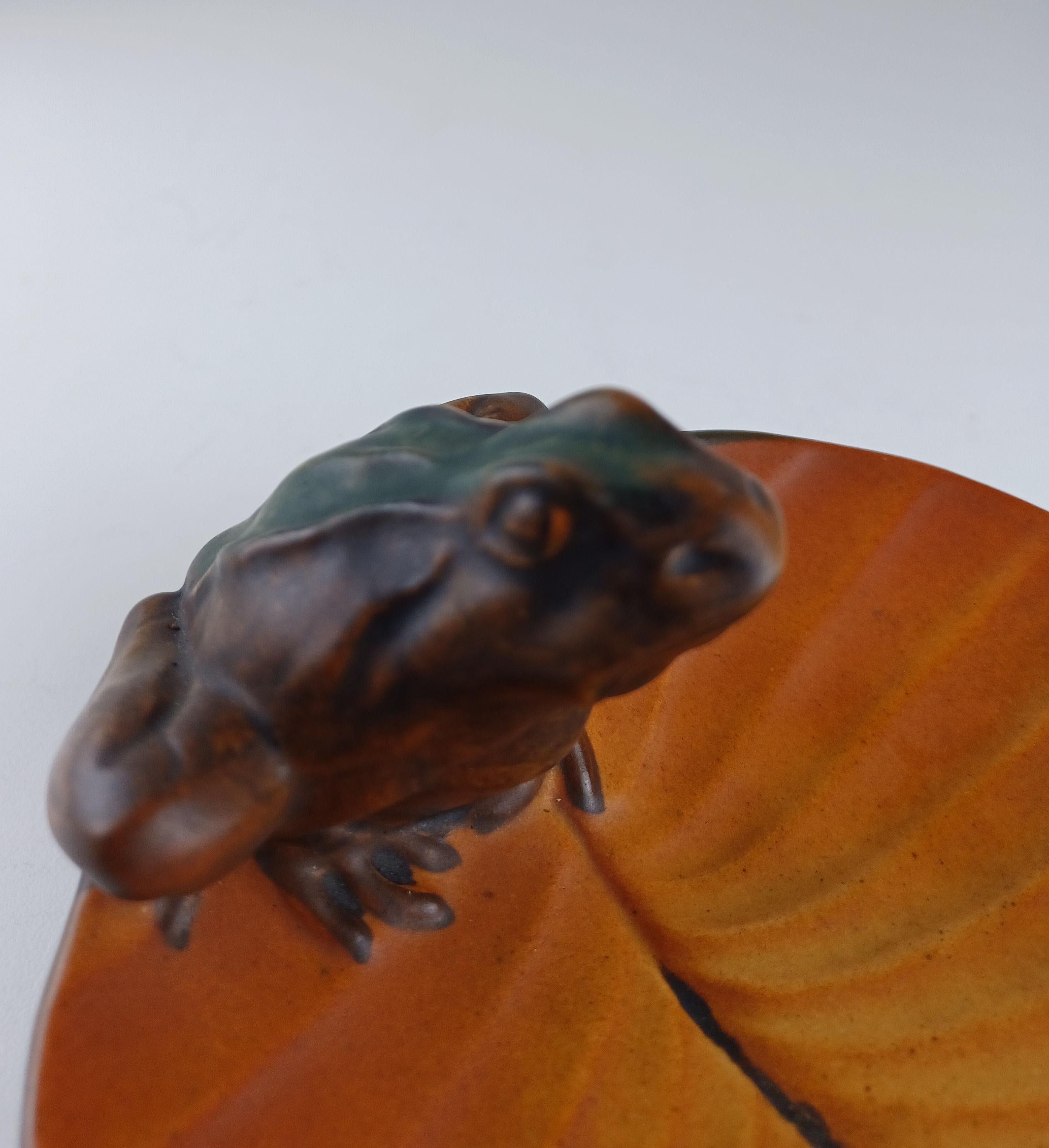 1920's Small Handcrafed Danish Art Nouveau Handcrafted Frog Dish by Ipsens Enke For Sale 2