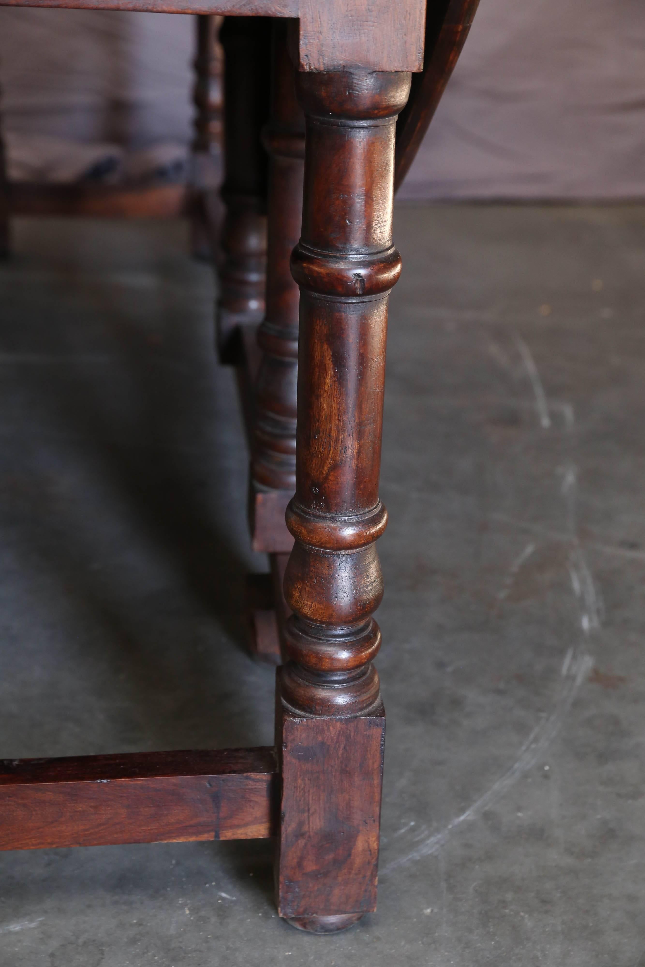 1920s Solid Teak Wood British Colonial Gate Leg Breakfast Table For Sale 2