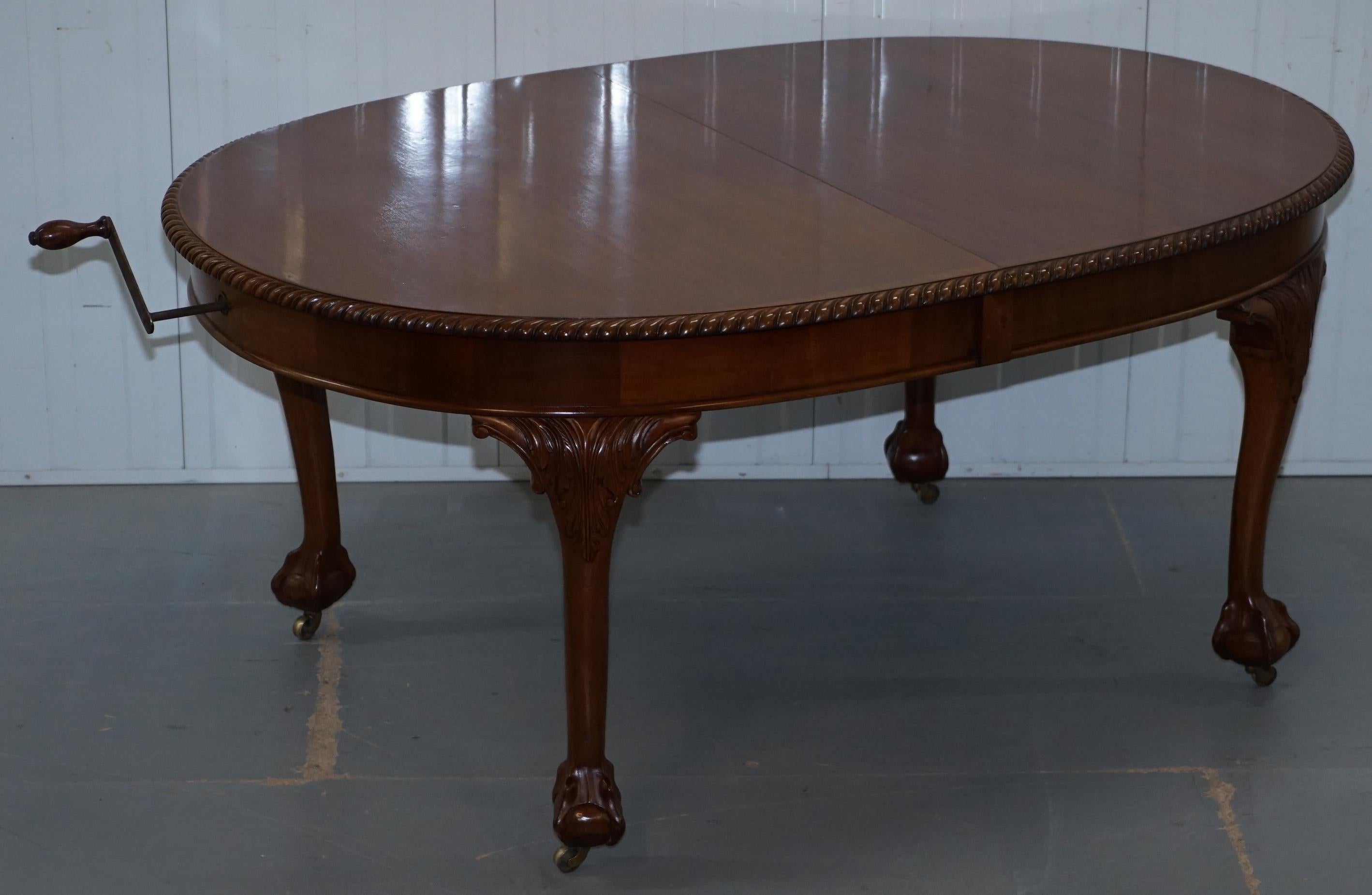 We are delighted to offer for salethis lovely solid walnut extending dining table with oversized hand carved claw and ball feet, circa 1920

A very good looking well made and substantial piece in good antique condition throughout. The claw and
