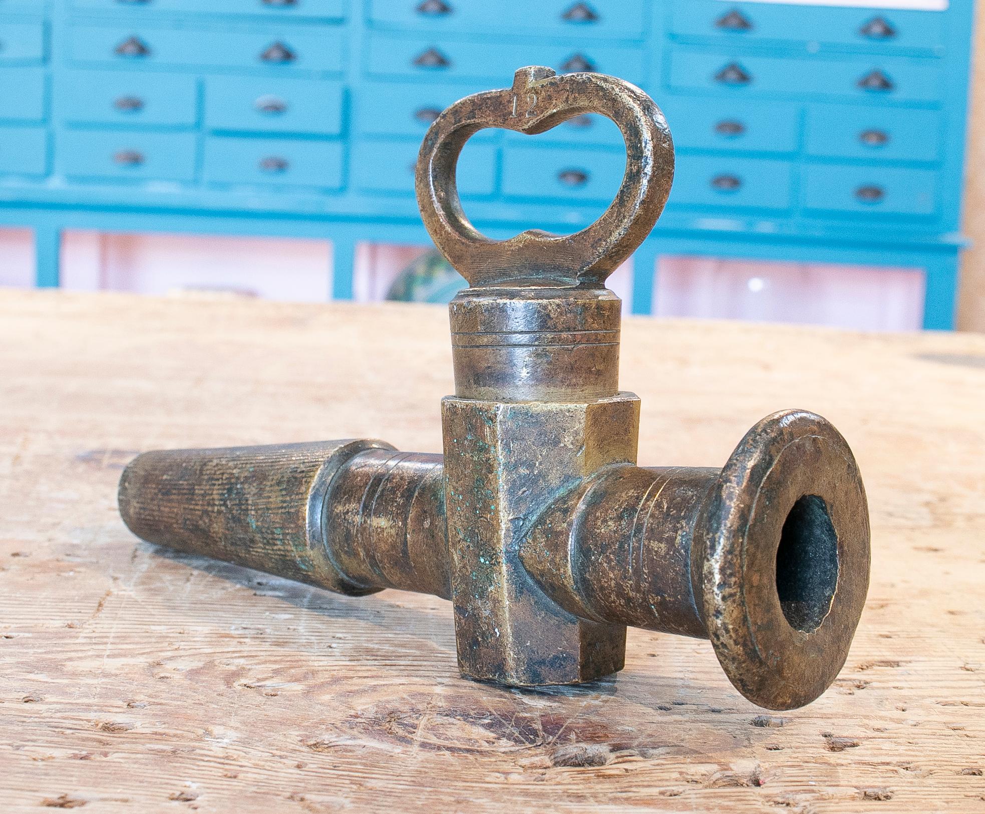 faucet handle in spanish