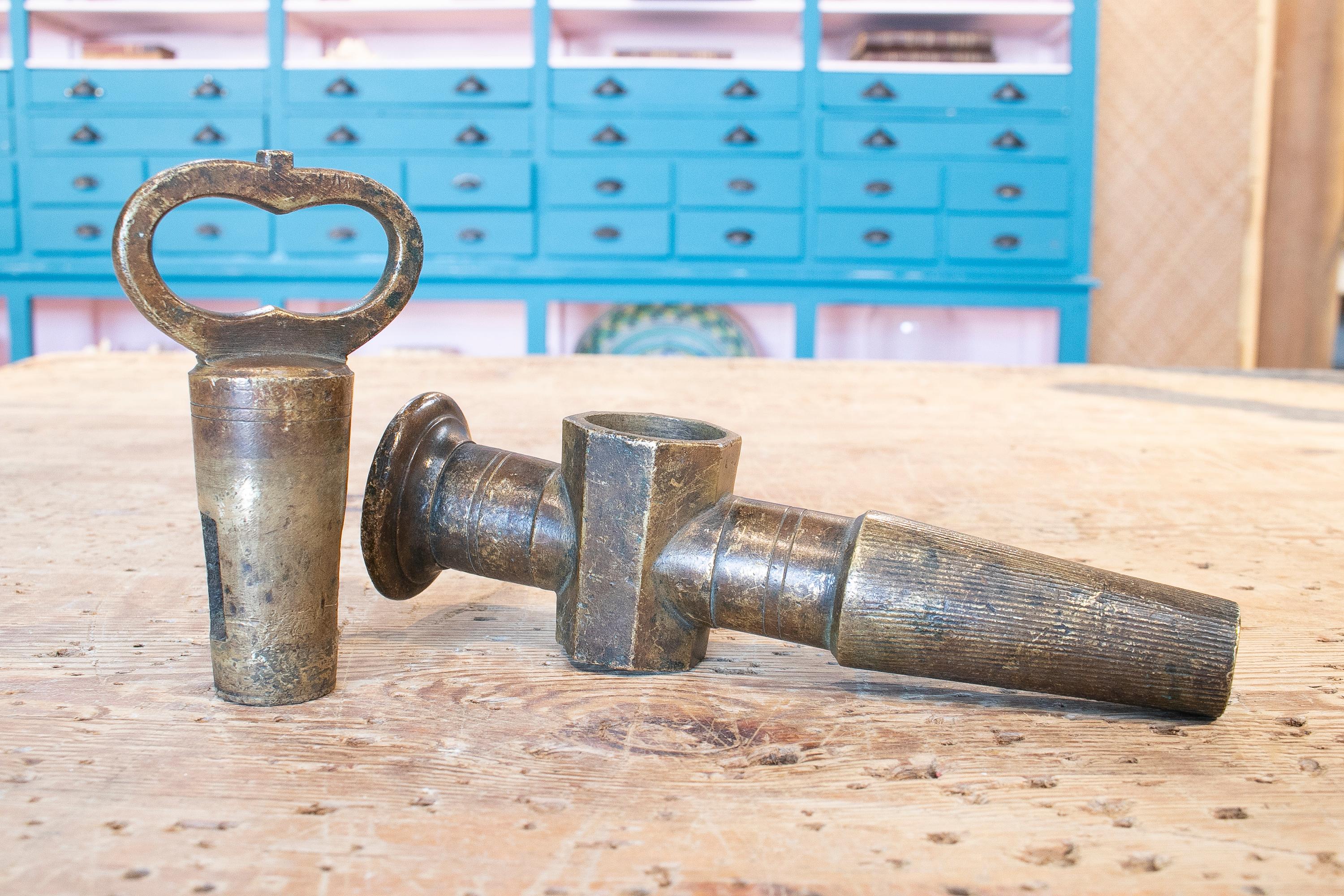 1920s Spanish Bronze Single Handle Faucet Tap In Good Condition In Marbella, ES