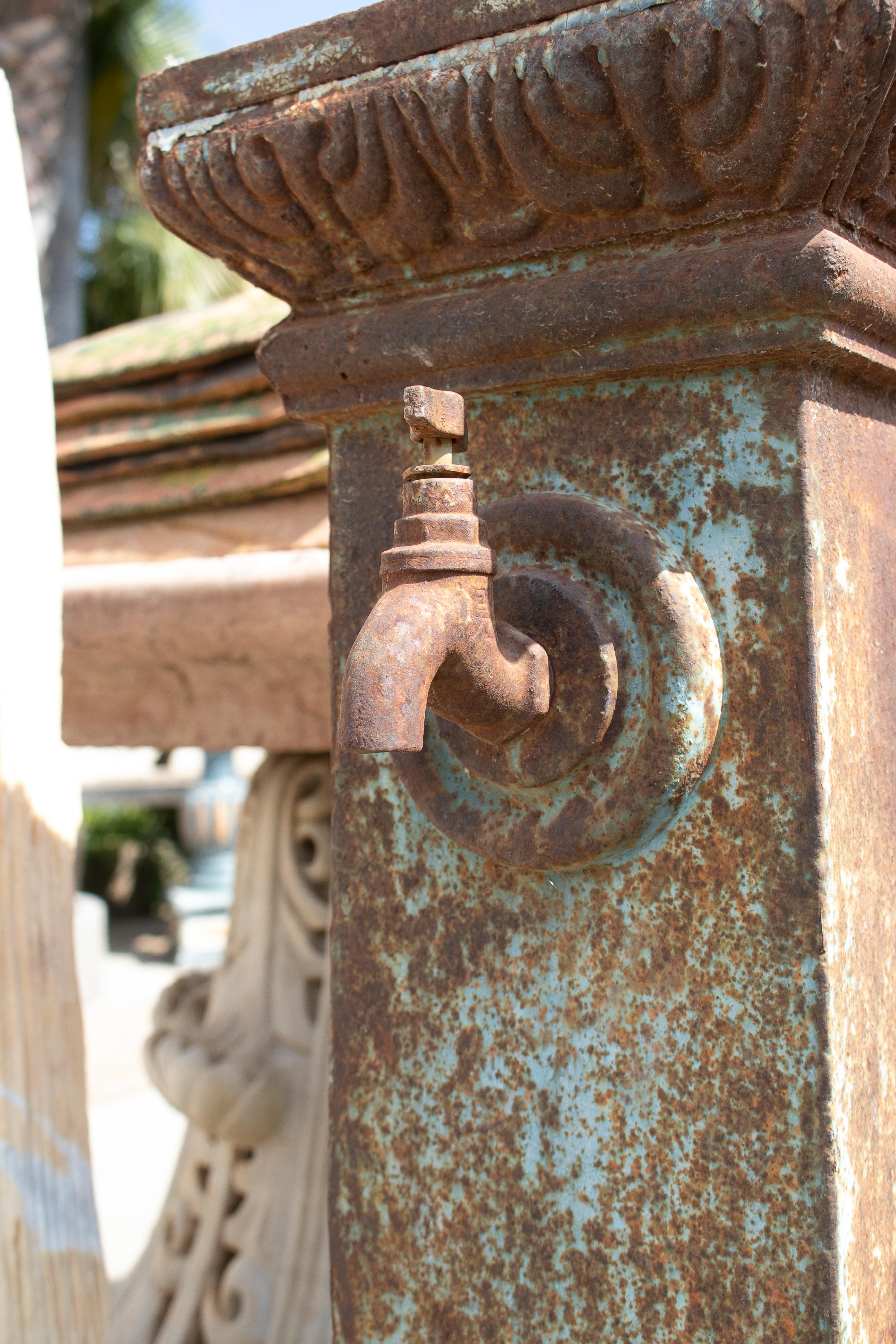 drinking fountain in spanish