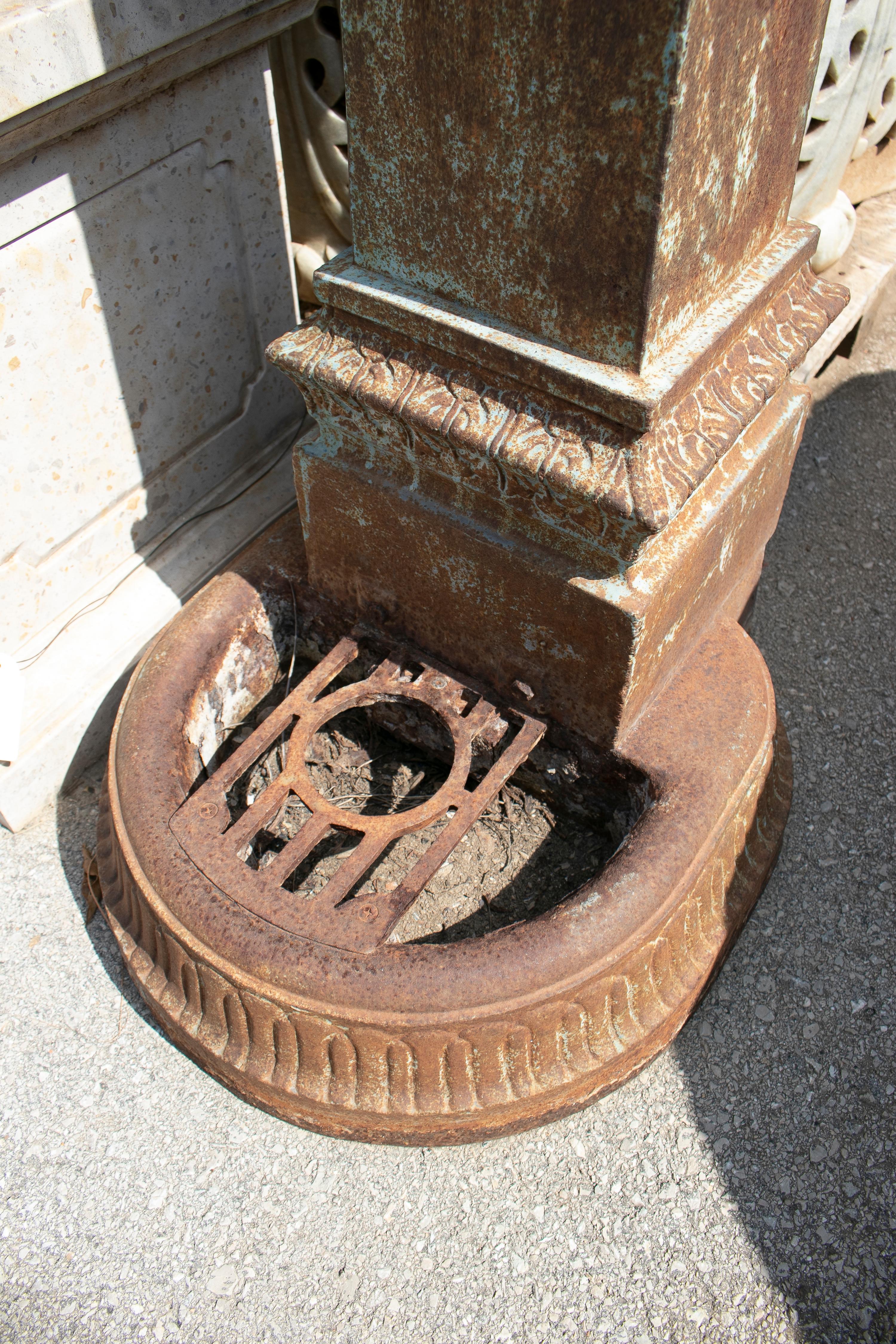 1920s Spanish Cast Iron Water Fountain In Good Condition In Marbella, ES