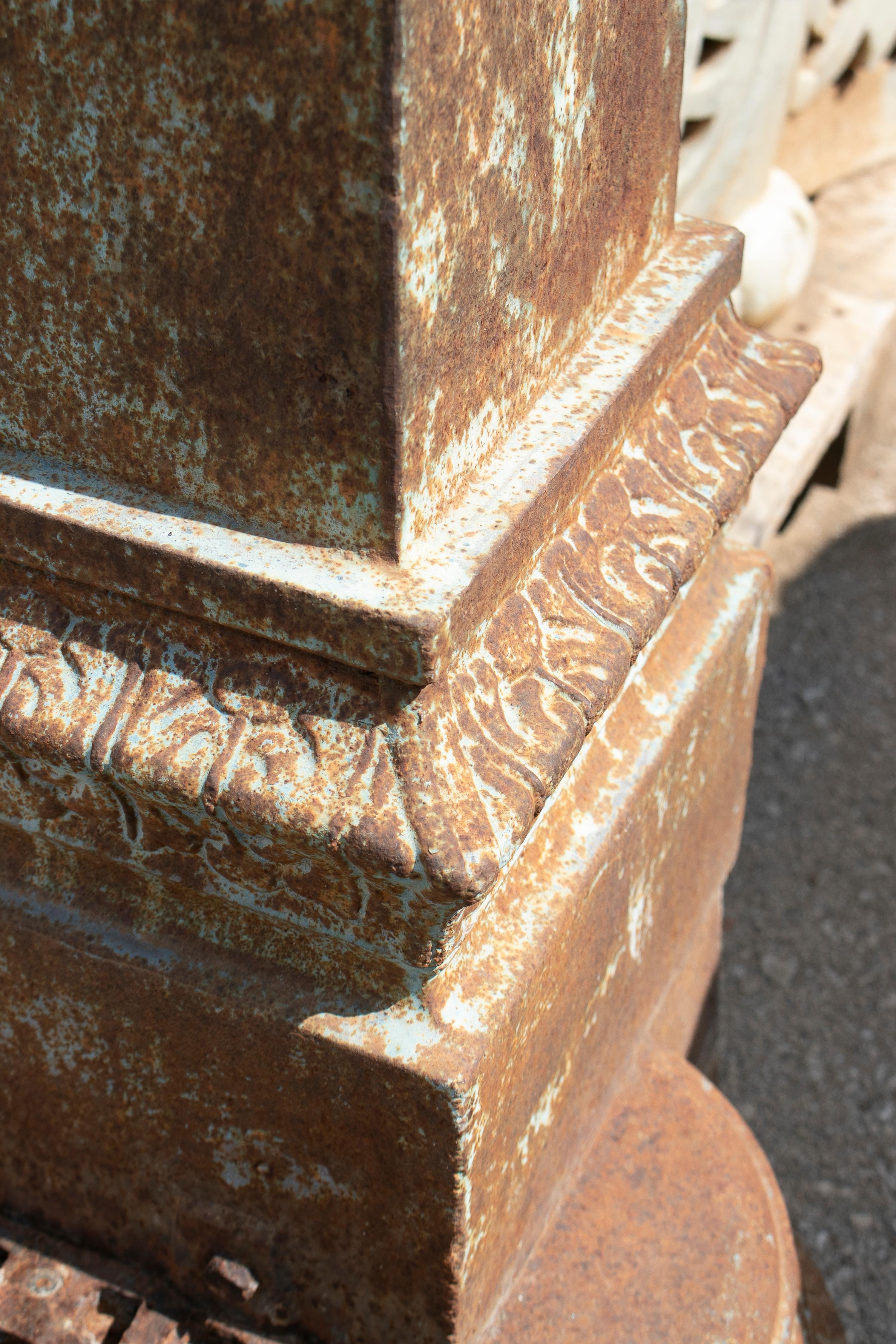 1920s Spanish Cast Iron Water Fountain 1
