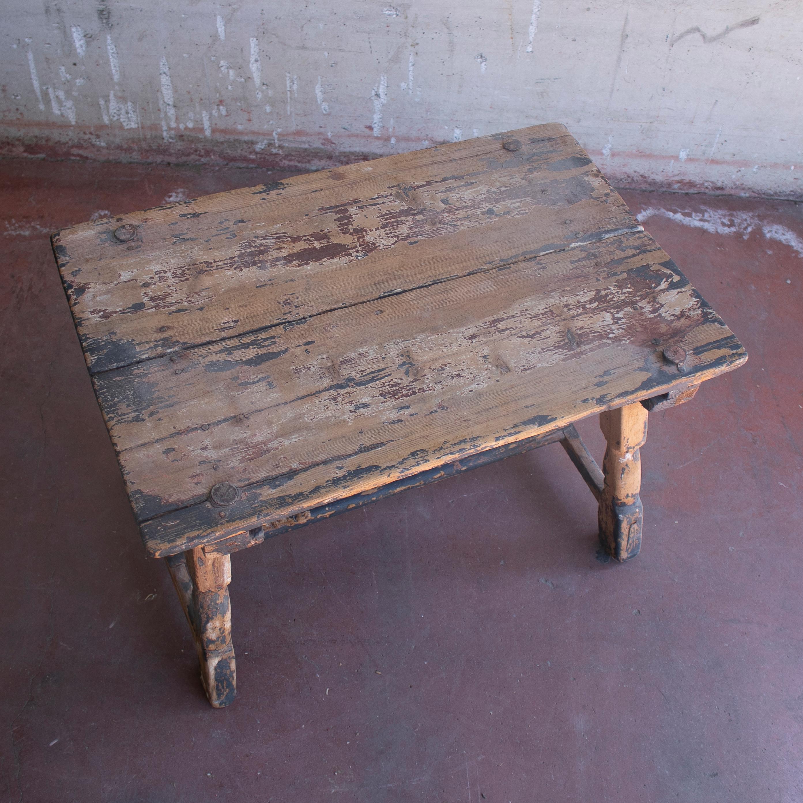 1920s Spanish Farmhouse Wooden Side Table In Good Condition In Marbella, ES
