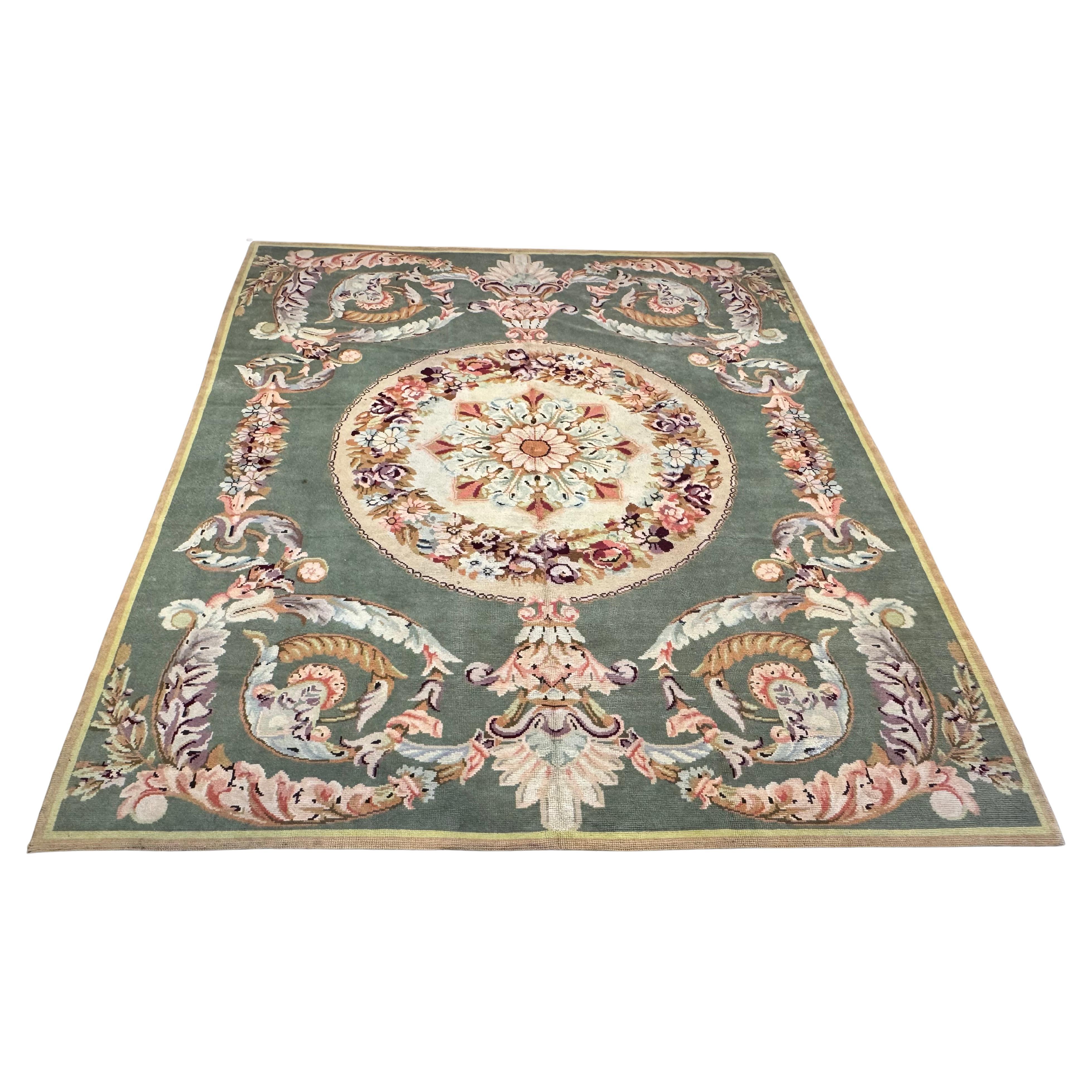 Tapis espagnol tissé à la main dans les années 1920 - 12
6" X 10
10" en vente