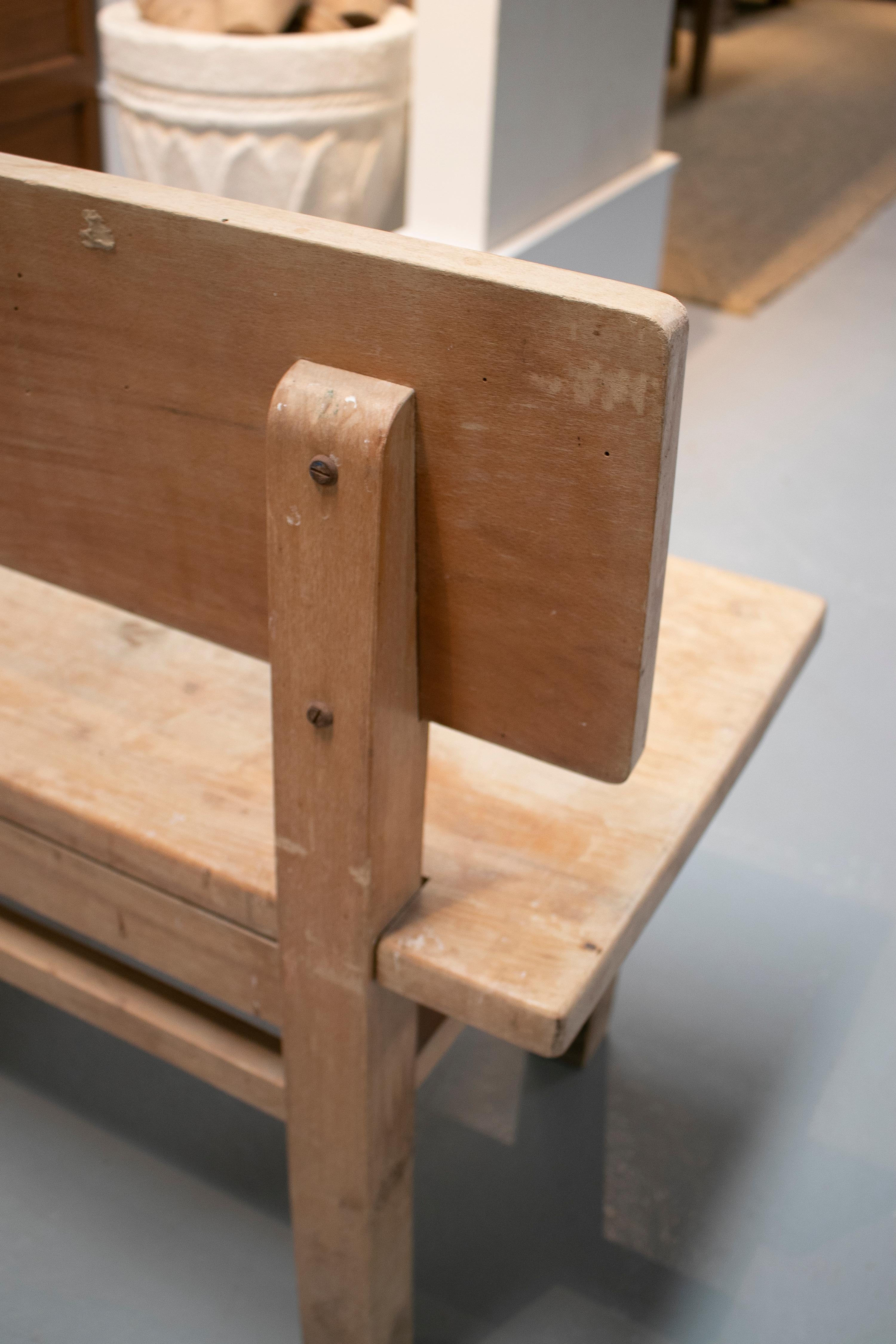 Banc en bois de pin espagnol des années 1920 en vente 5