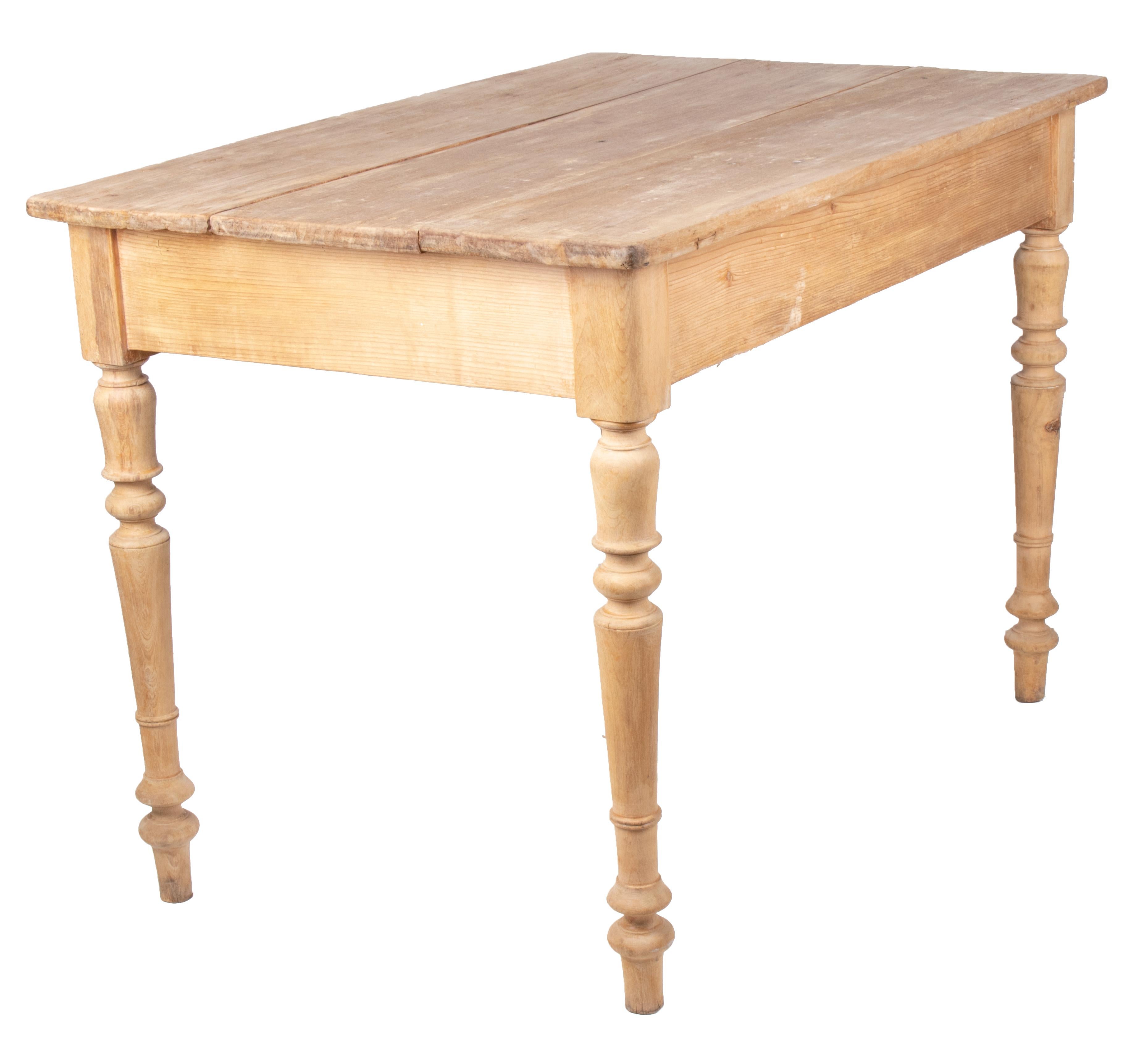 1920s Spanish Pine Wood One Drawer Rustic Table In Good Condition For Sale In Marbella, ES