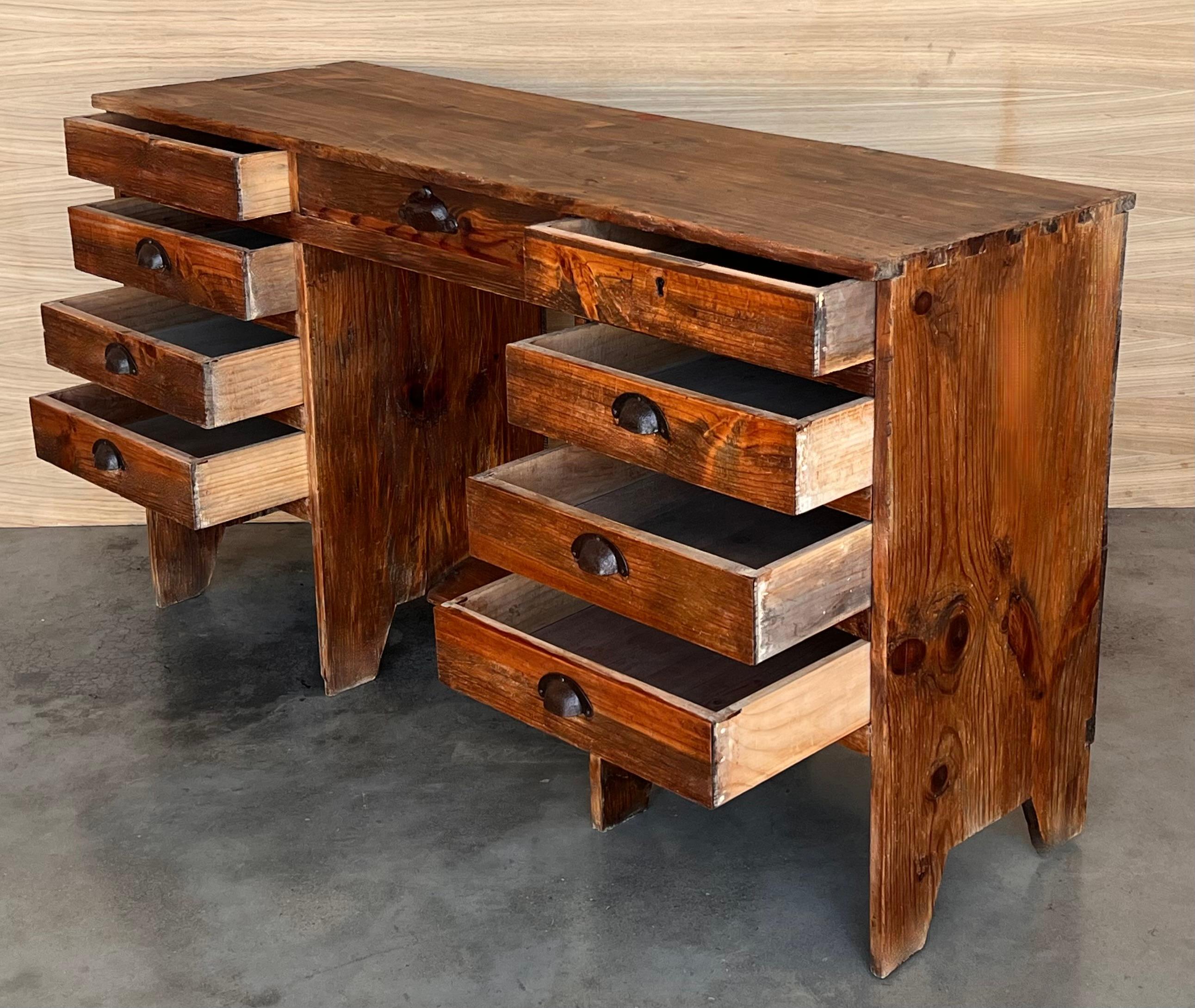 Secrétaires espagnols des années 1920, bureau à caisson en pin en vente 5