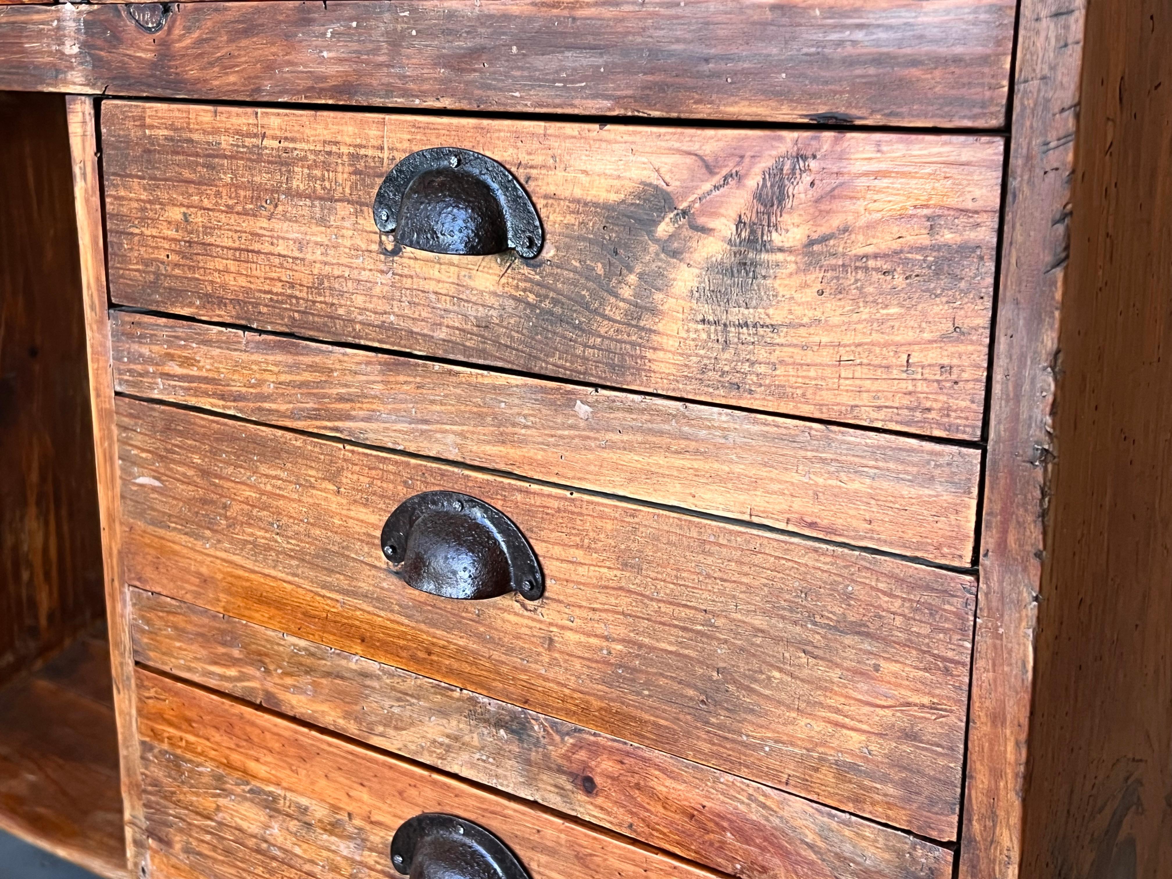 Secrétaires espagnols des années 1920, bureau à caisson en pin en vente 7