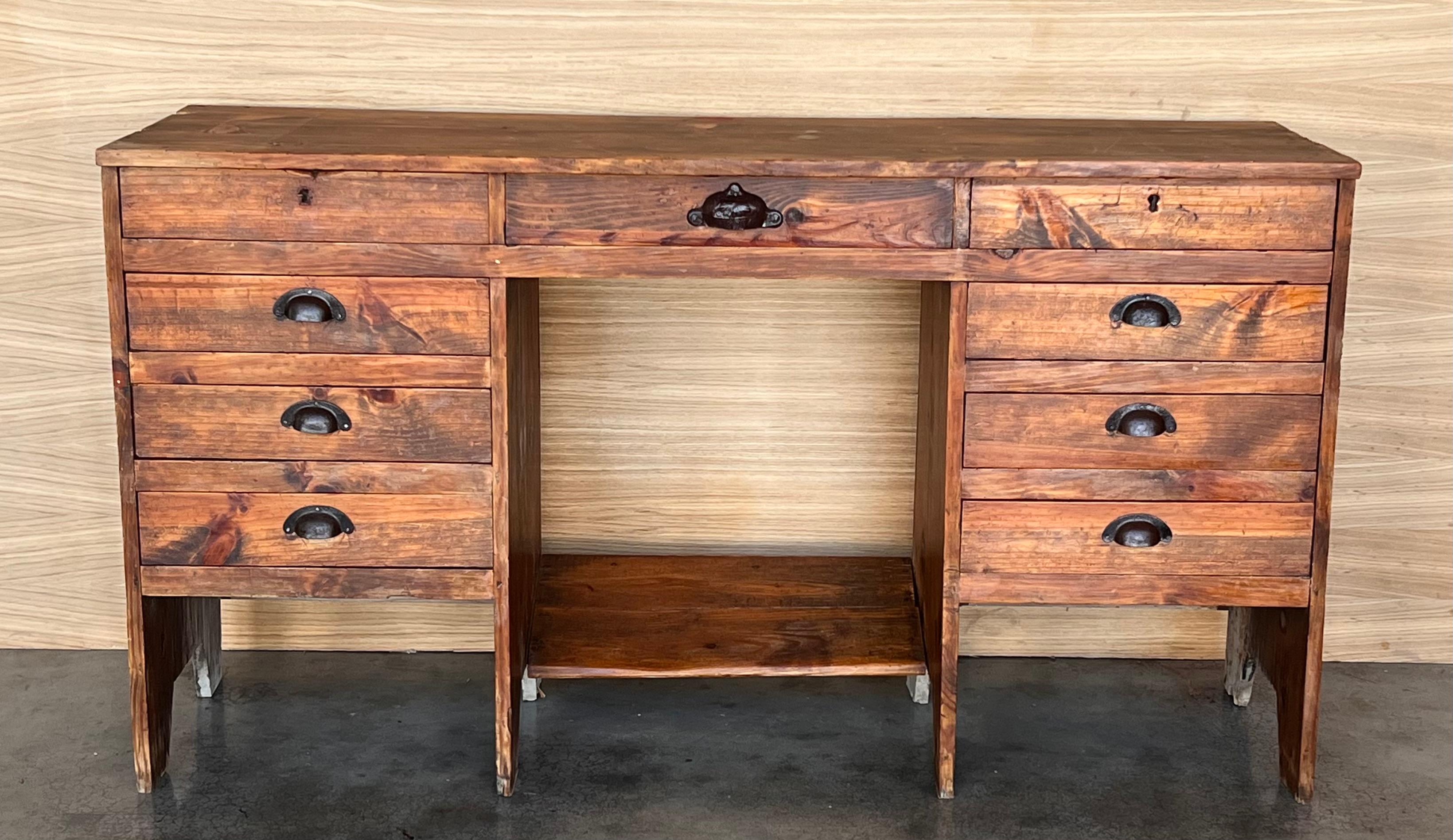 Country Secrétaires espagnols des années 1920, bureau à caisson en pin en vente