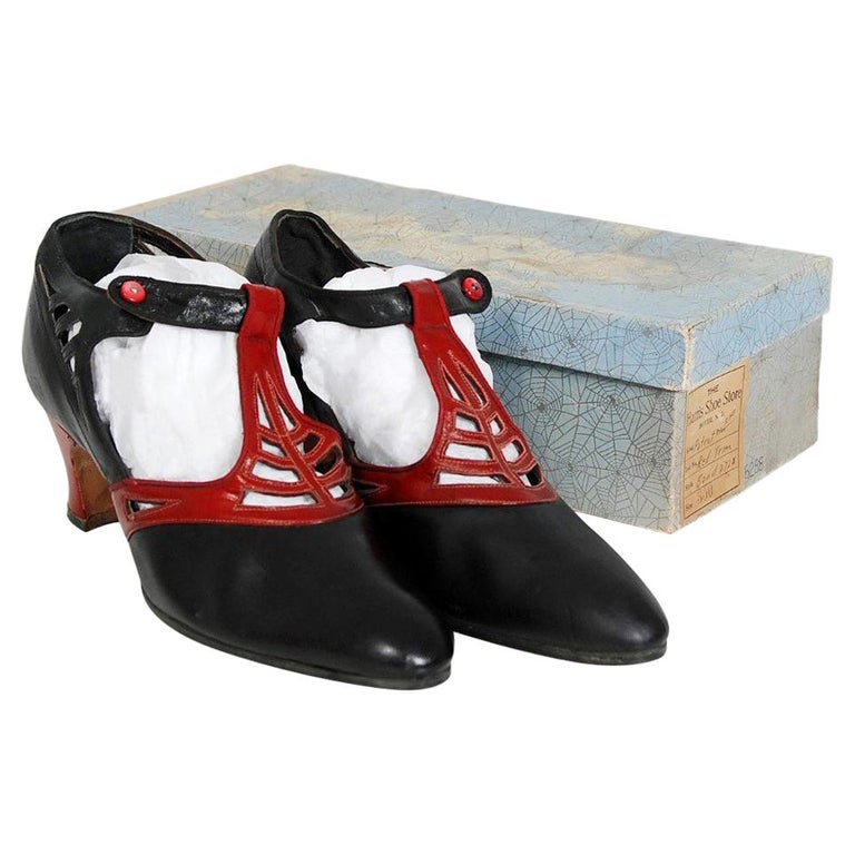 1920�s Spiderweb CutOut Novelty Black and Red Leather