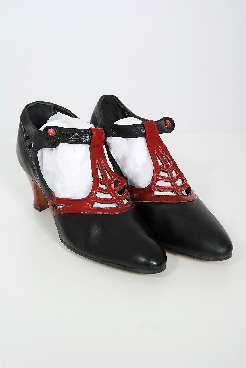 Women's Vintage 1920's Spiderweb Cut-Out Novelty Black & Red Leather Deco Shoes w/ Box For Sale