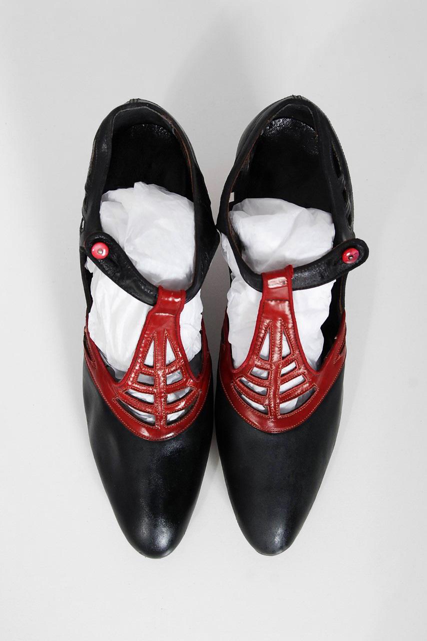 Vintage 1920's Spiderweb Cut-Out Novelty Black & Red Leather Deco Shoes w/ Box For Sale 1