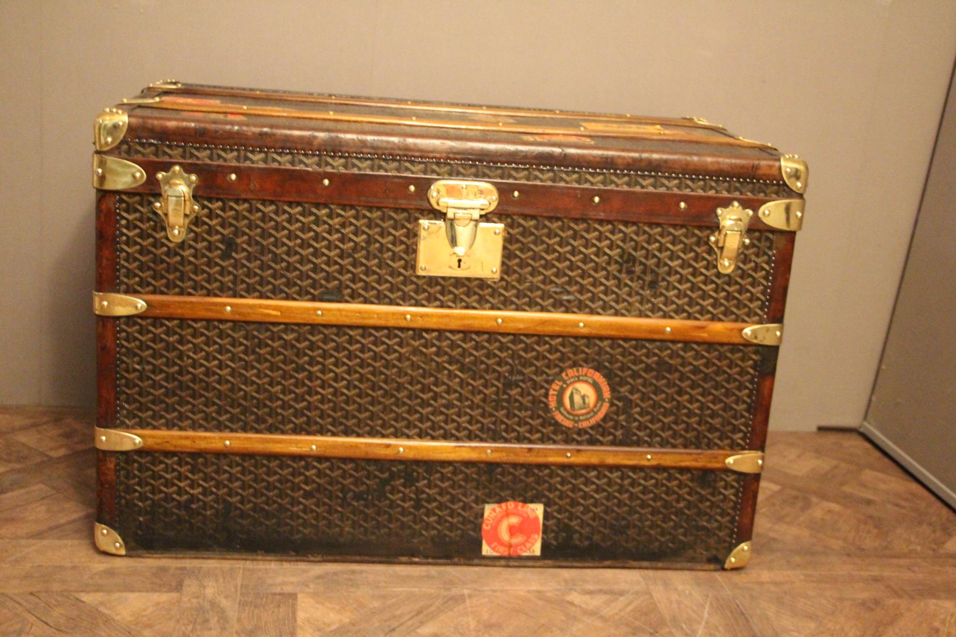 This gorgeous Goyard trunk features the very sought after good condition chevrons canvas as well as leather trim, brass corners, Goyard stamped brass locks and side handles. Customized painted French flag on each side and a couple of traveling