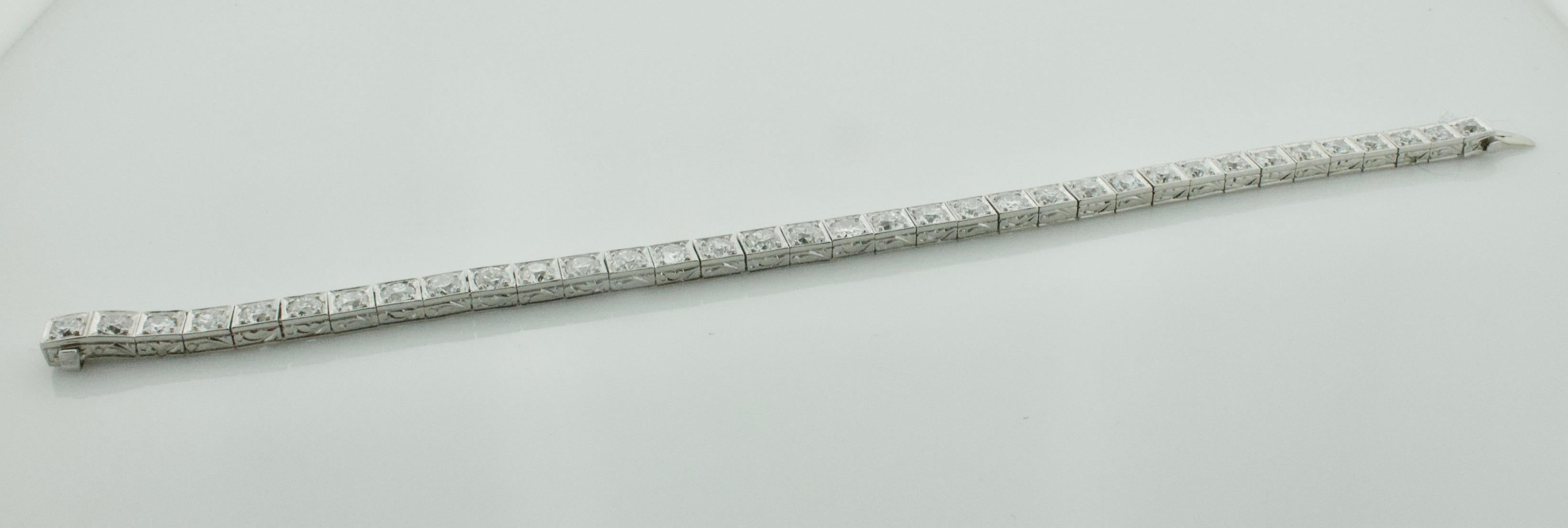 Bracelet tennis aux lignes droites des années 1920, 8,40 carats Excellent état - En vente à Wailea, HI
